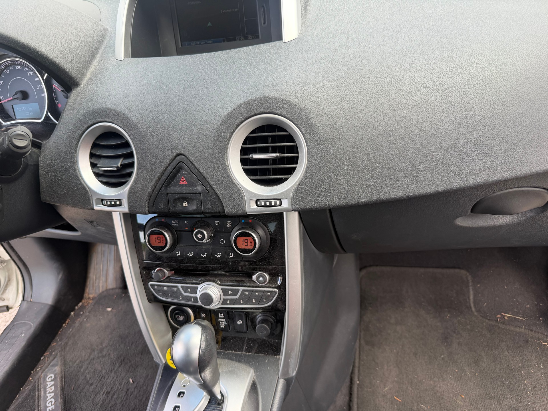 RENAULT Koleos 2.0 dCi Dynamique 4x4 Automatic-image-11