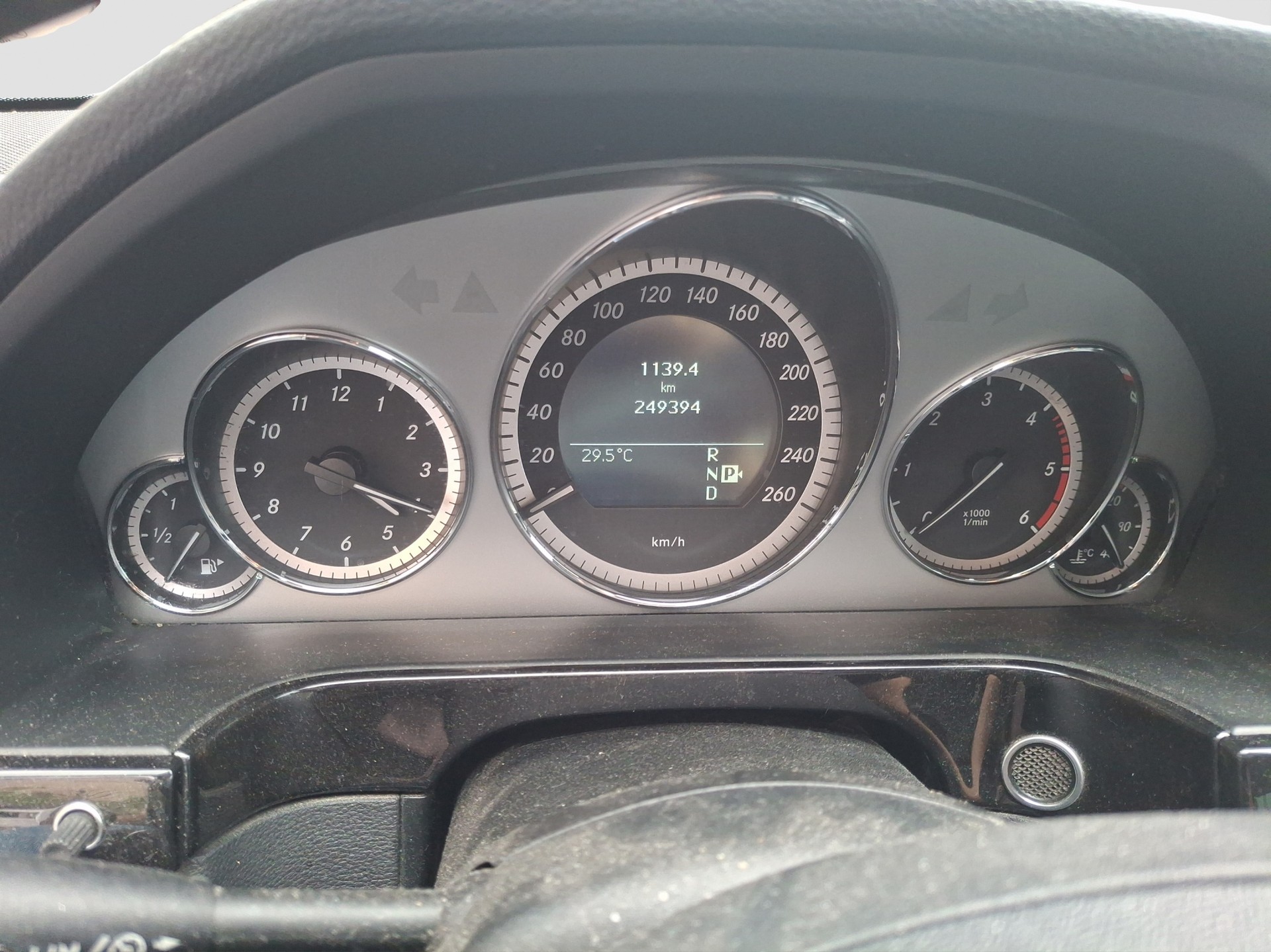 MERCEDES-BENZ E 350 CDI BlueEfficiency 4Matic 7G-Tronic-image-9