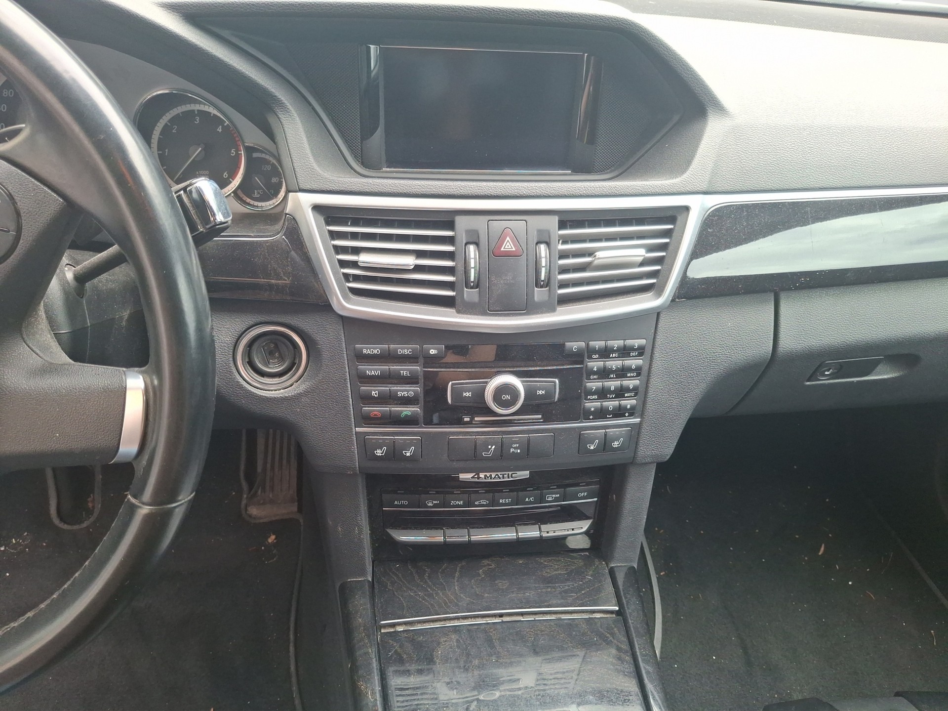 MERCEDES-BENZ E 350 CDI BlueEfficiency 4Matic 7G-Tronic-image-8