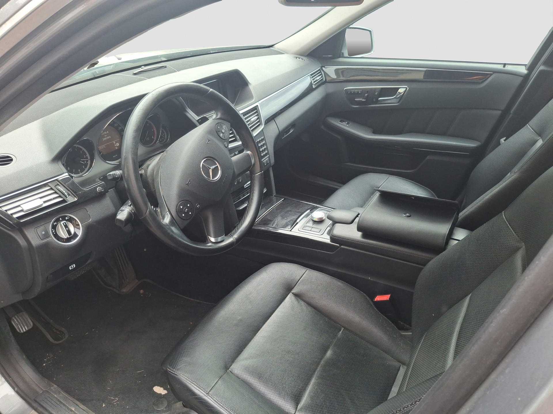 MERCEDES-BENZ E 350 CDI BlueEfficiency 4Matic 7G-Tronic-image-6