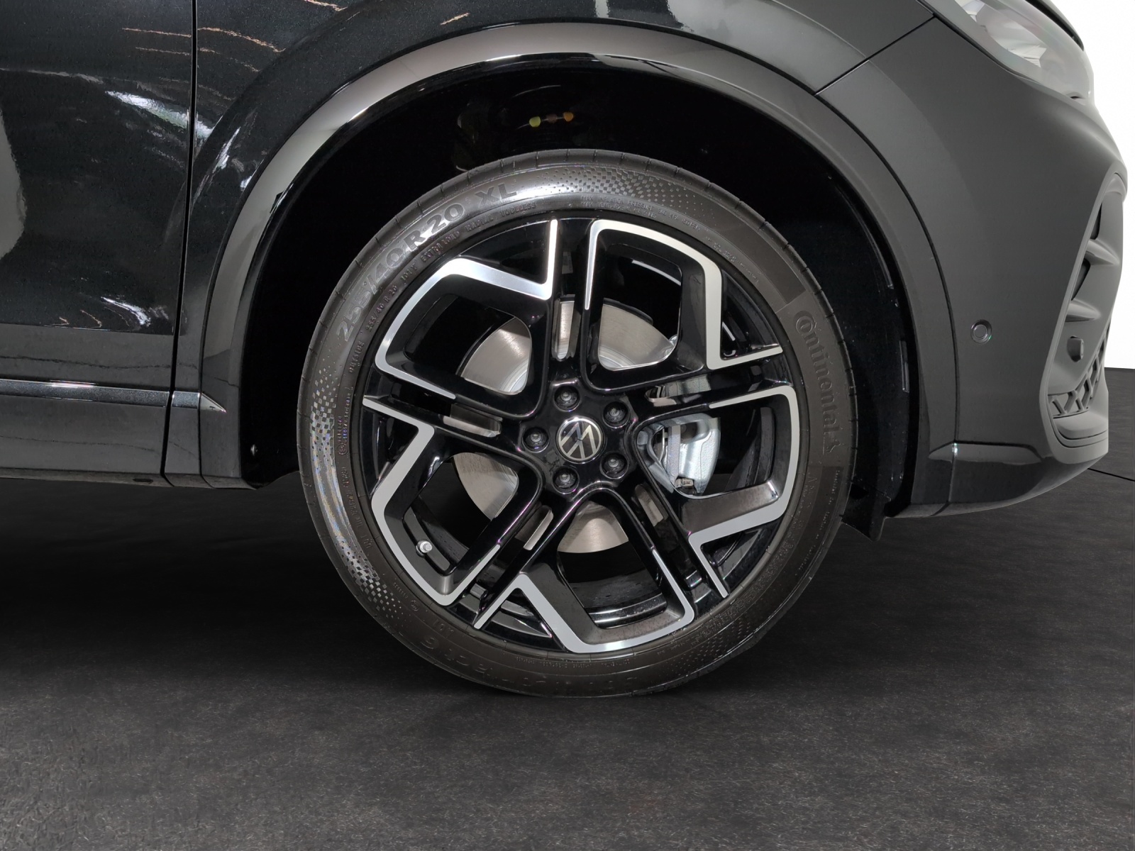 VW Tiguan 2.0 TSI DSG R-Line Plus 4Motion-image-4