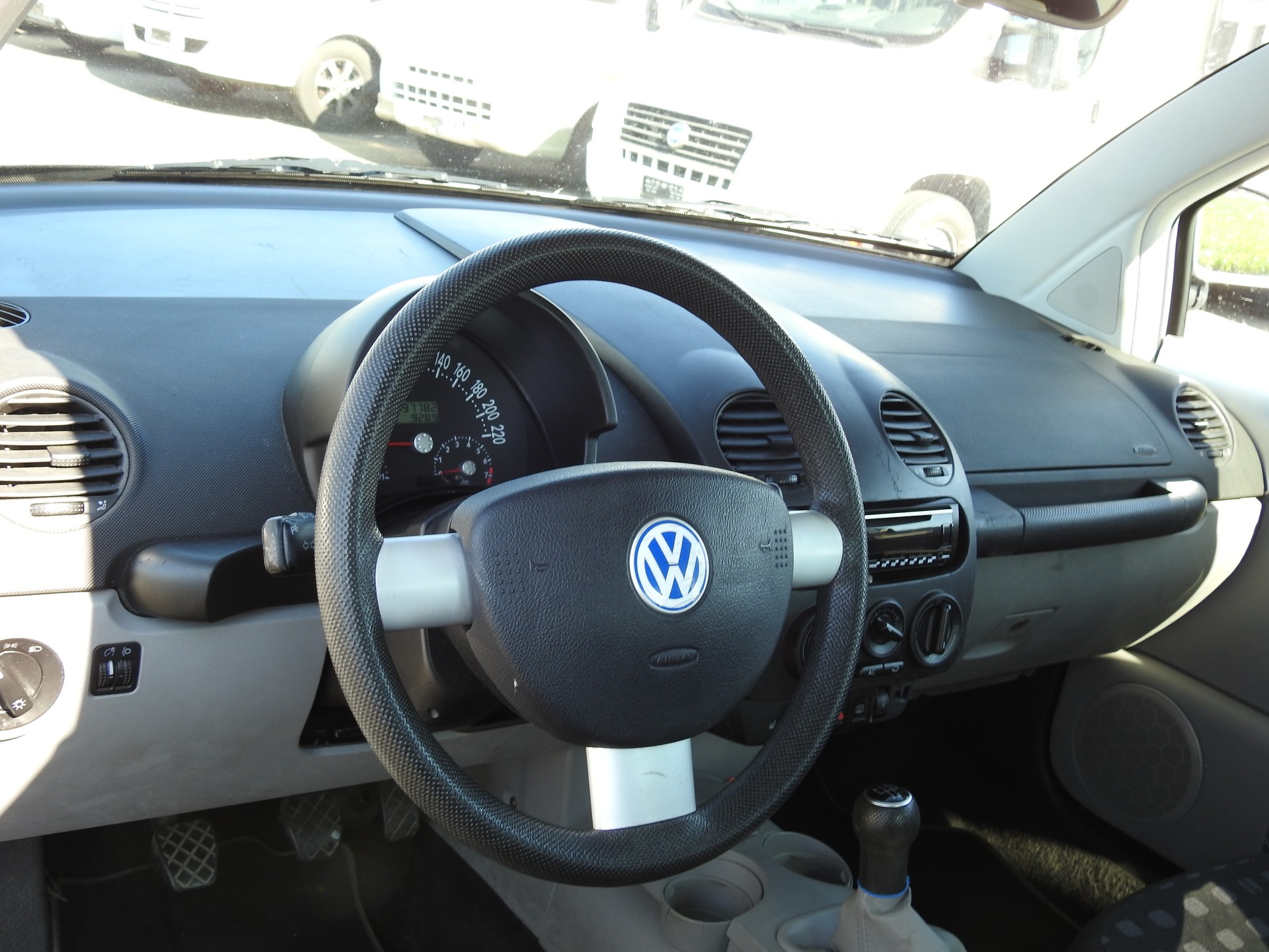 VW NEW Beetle 2.0-image-11