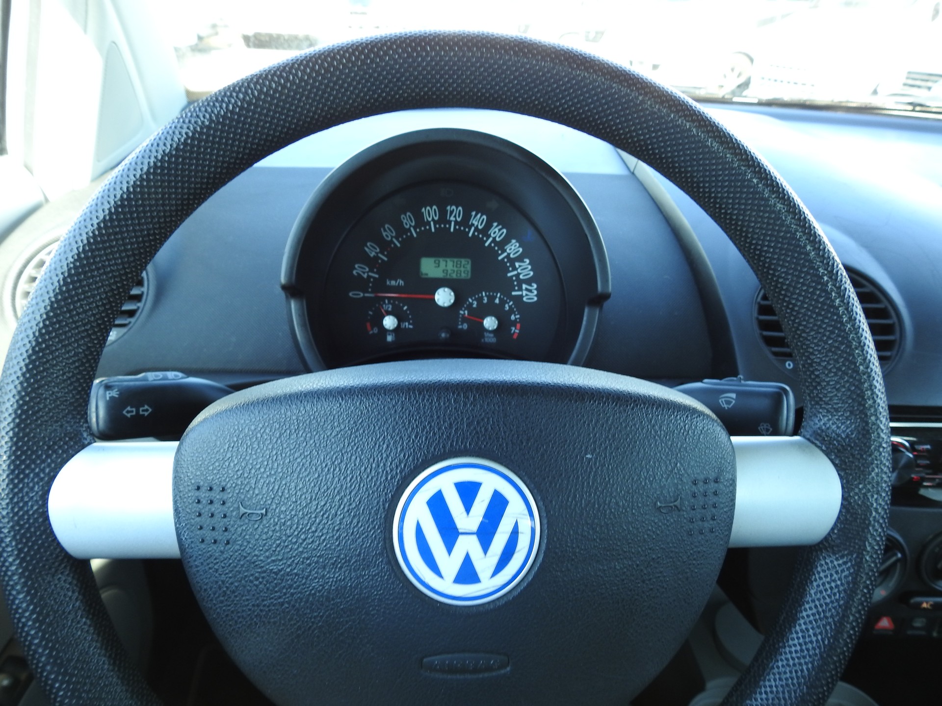 VW NEW Beetle 2.0-image-24