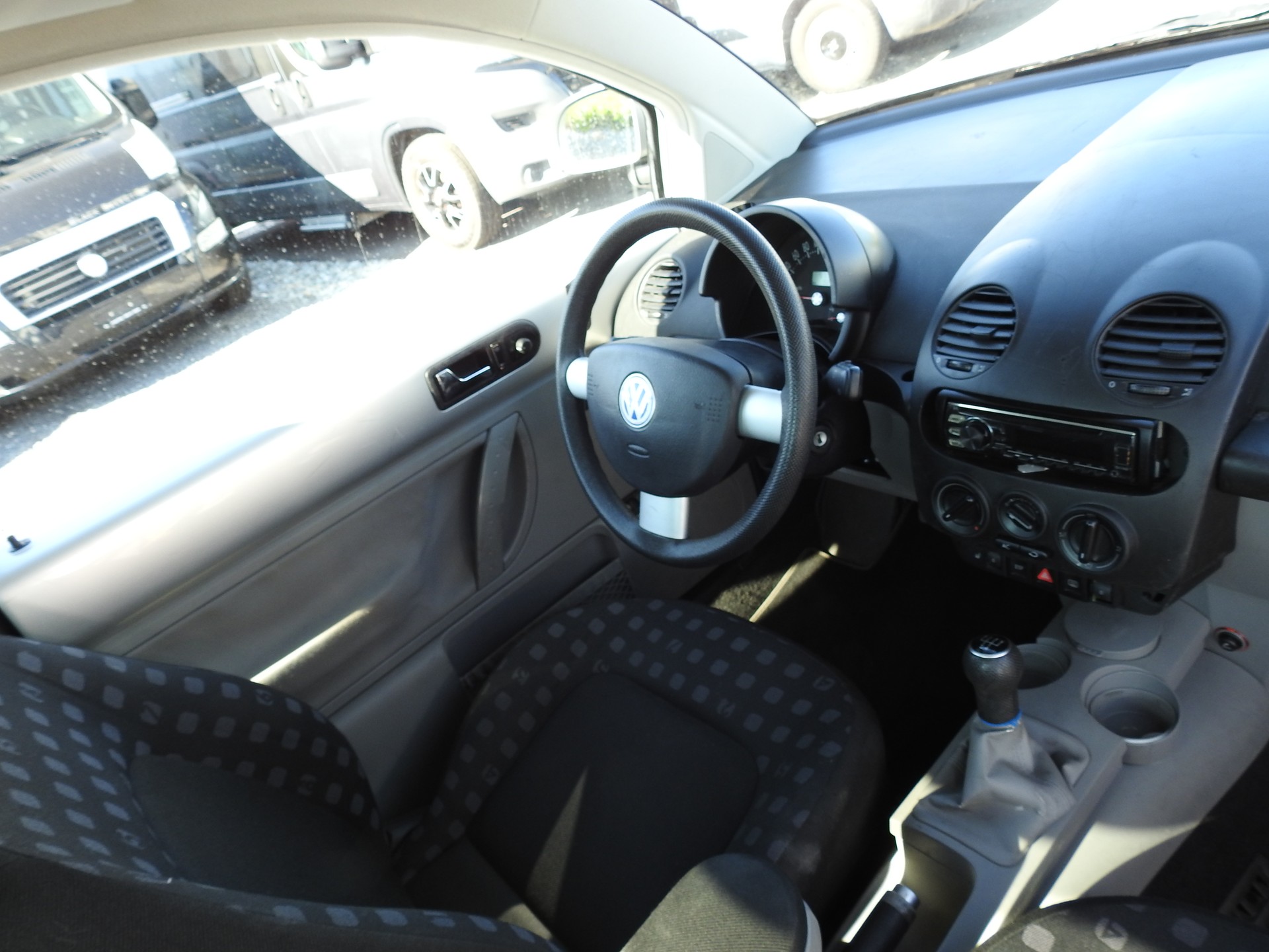 VW NEW Beetle 2.0-image-18
