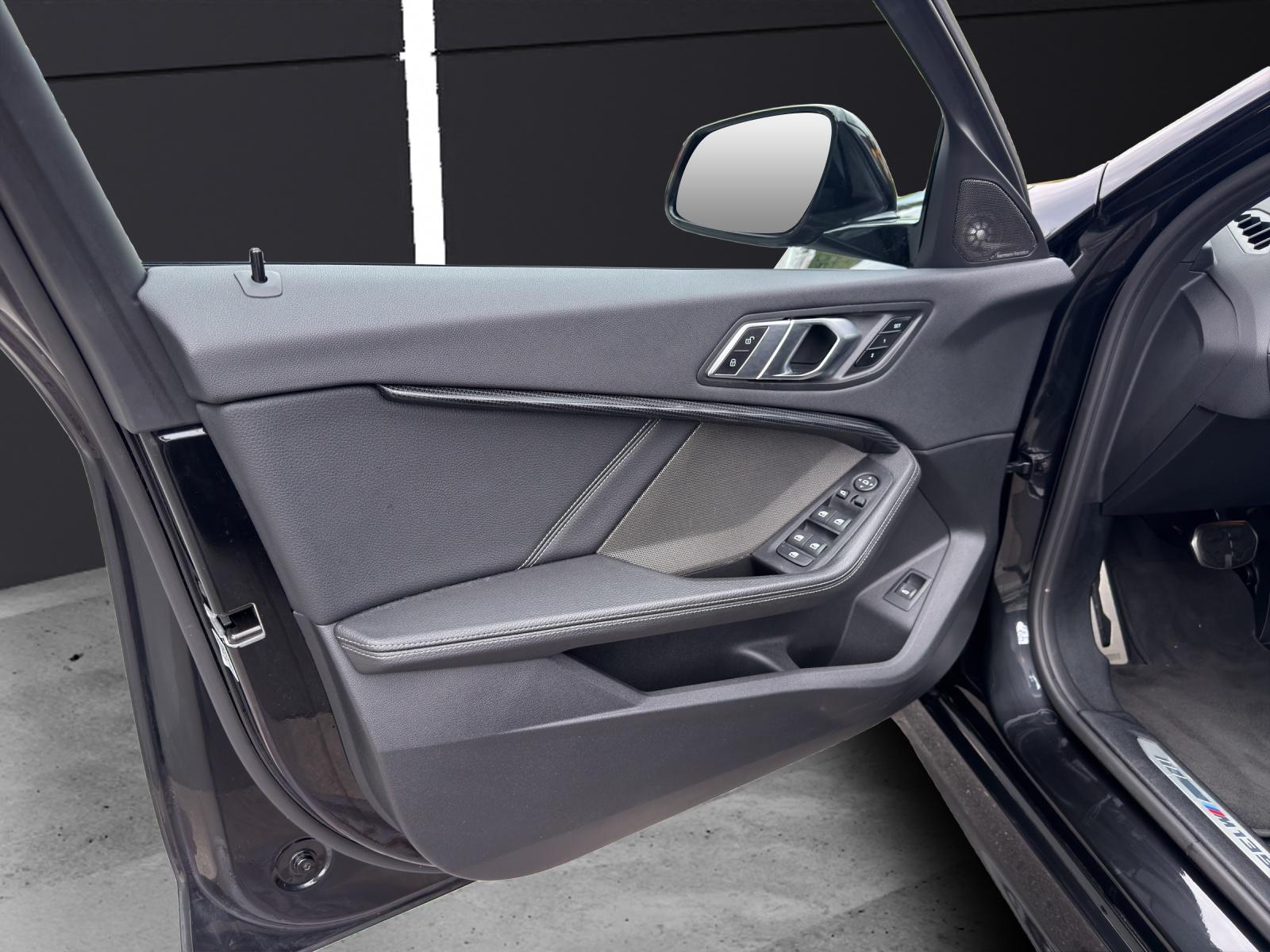 BMW M135i xDrive-image-7