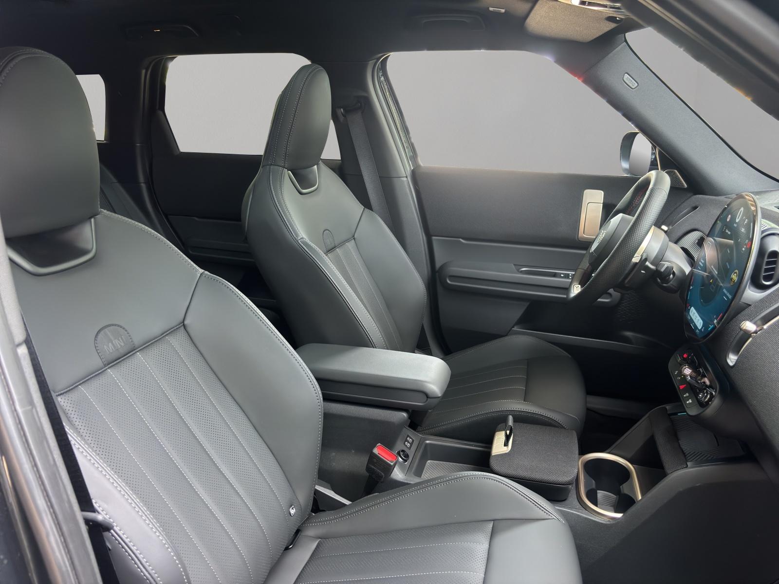 MINI Countryman U25 2.0i John Cooper Works ALL4-image-10