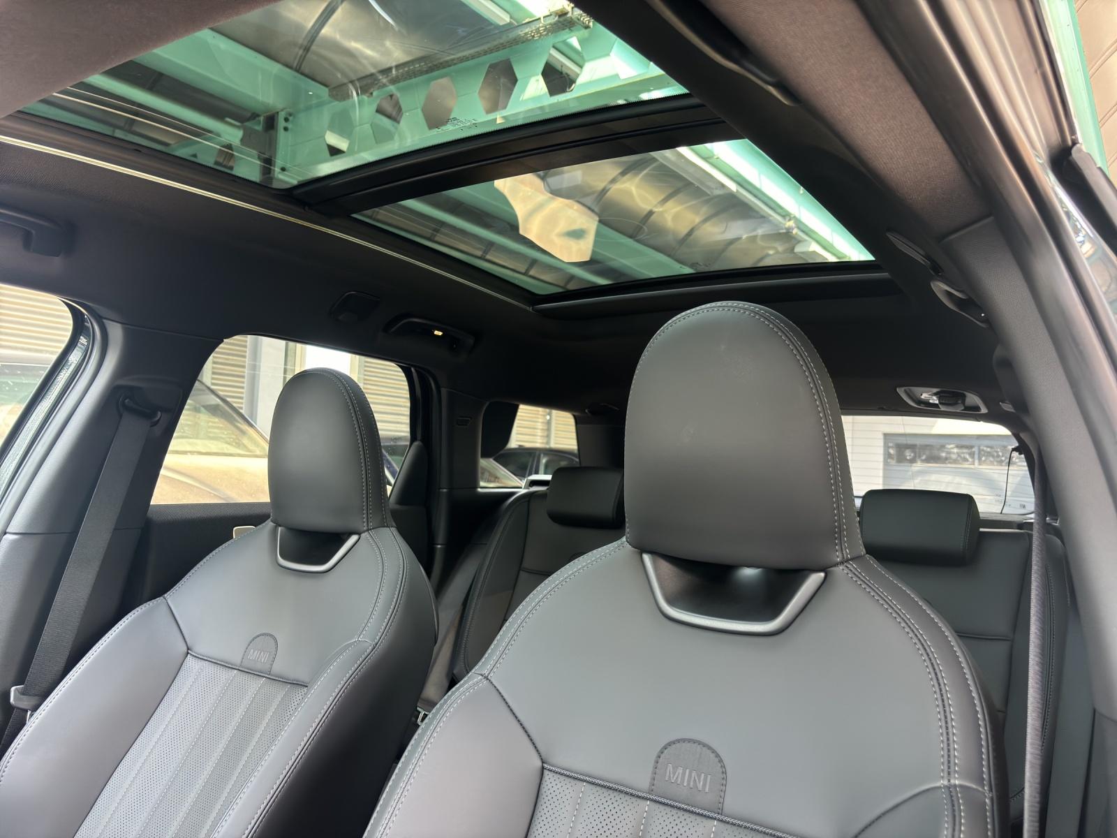MINI Countryman U25 2.0i John Cooper Works ALL4-image-12
