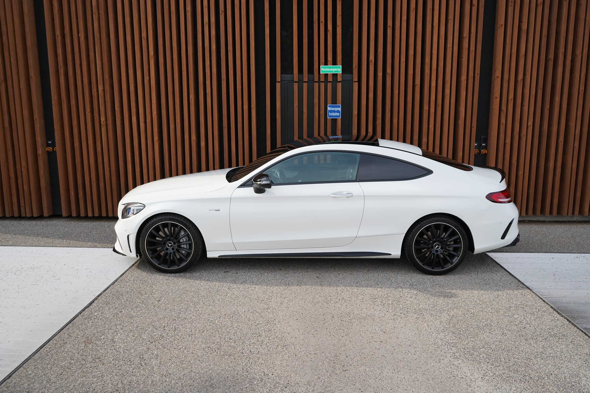 MERCEDES-BENZ C 43 AMG PREMIUM + NIGHT EDITION 4MATIC 9G-TRONIC l 390 PS-showroom-element-3