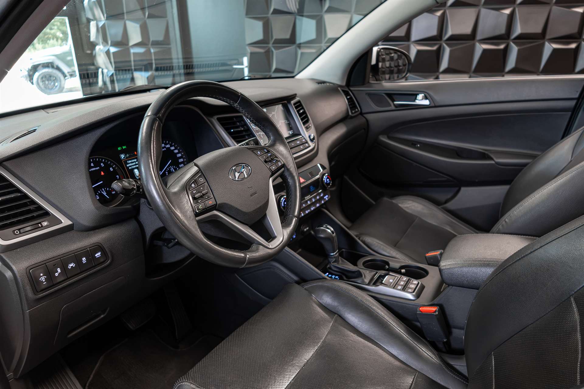 HYUNDAI Tucson 1.6 TGDI Vertex 4WD Automatic-image-12
