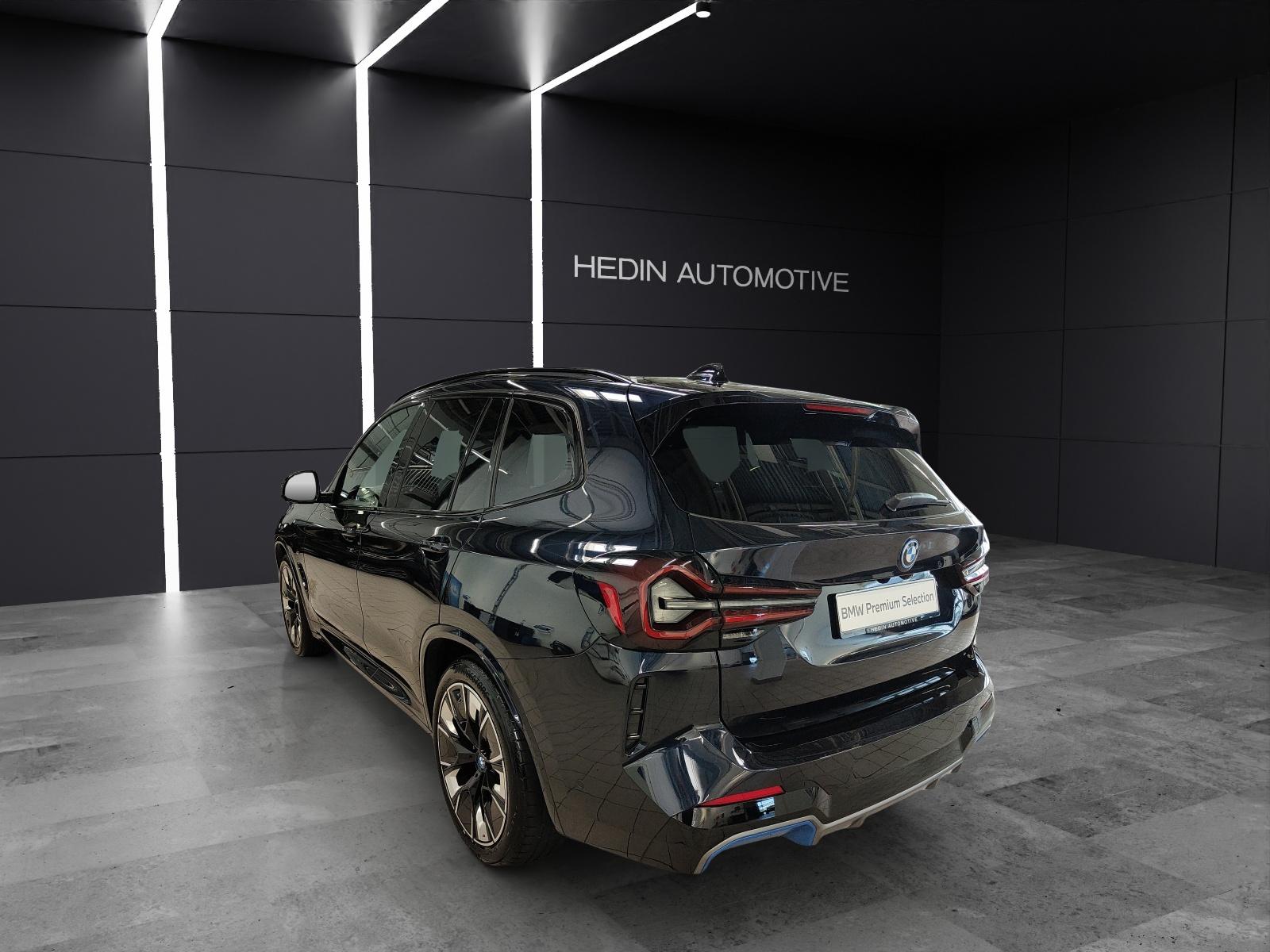 BMW iX3 E-Motor MFK 16.07.2026/ Attraktiven Leasingzinssatz ab 1,9 % bei Abschluss einer BMW Fahrzeugversicherung-showroom-element-3