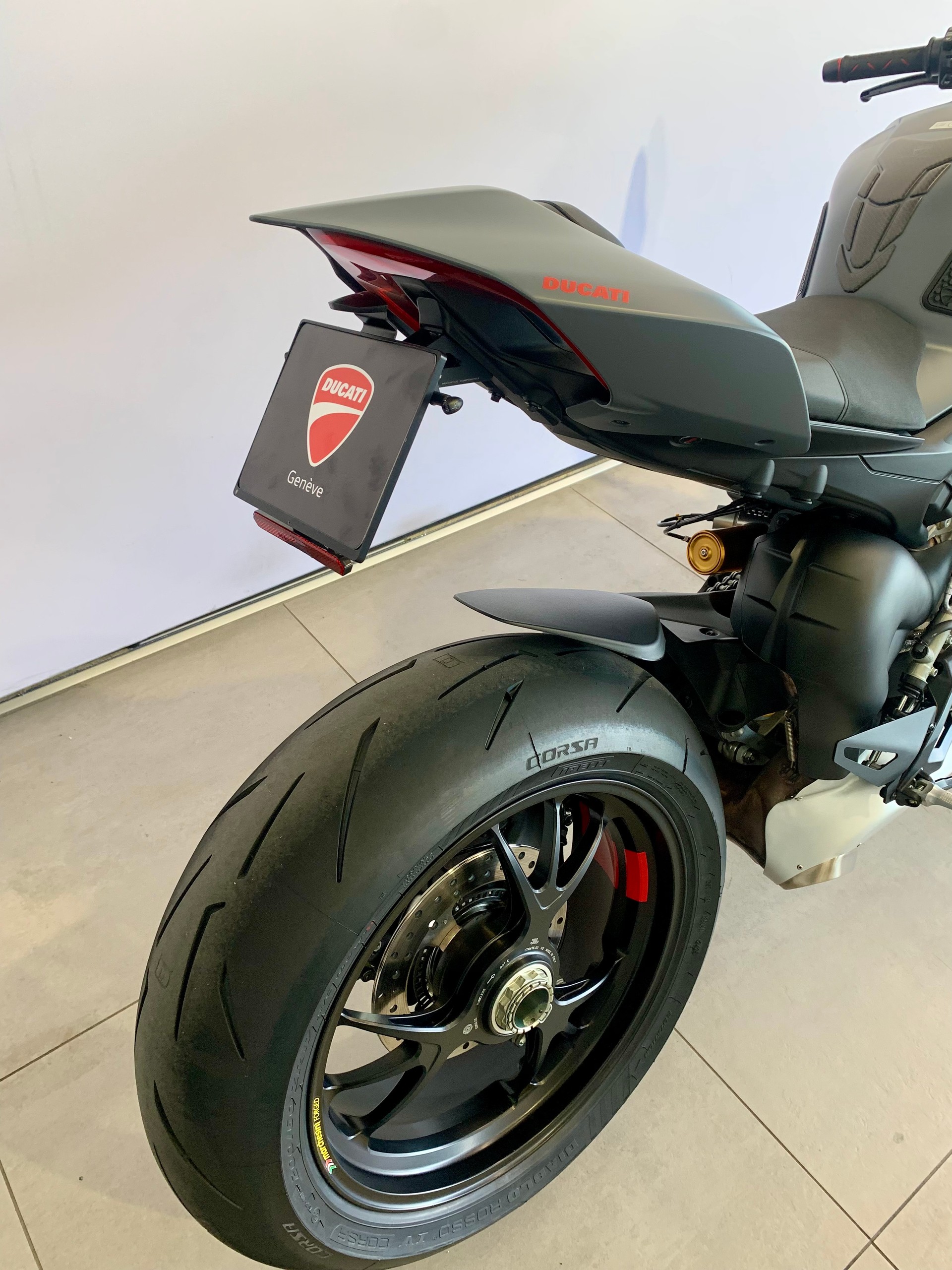 DUCATI Streetfighter V4 S-image-8