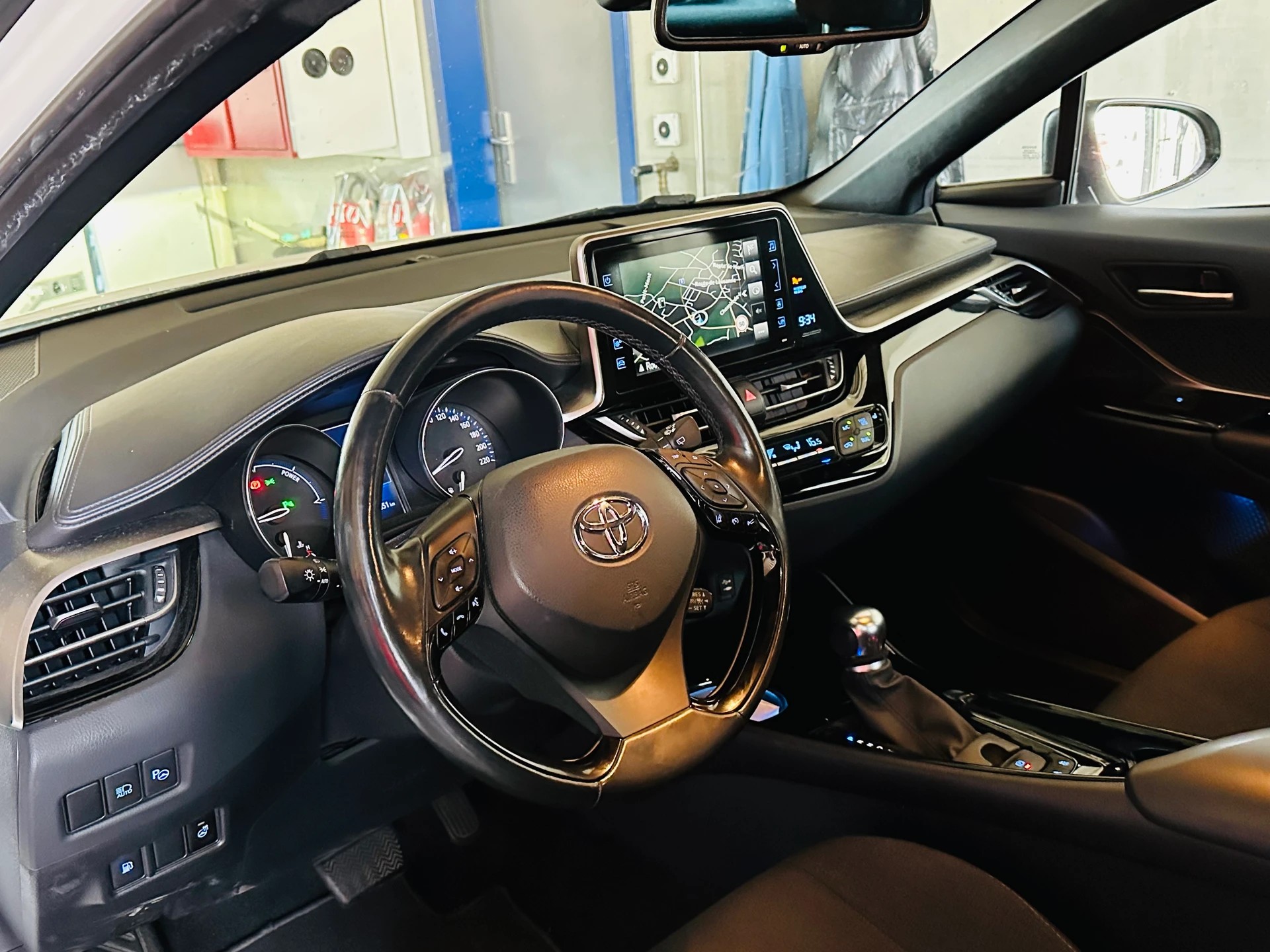 TOYOTA C-HR 1.8 HSD CVT Trend-image-12