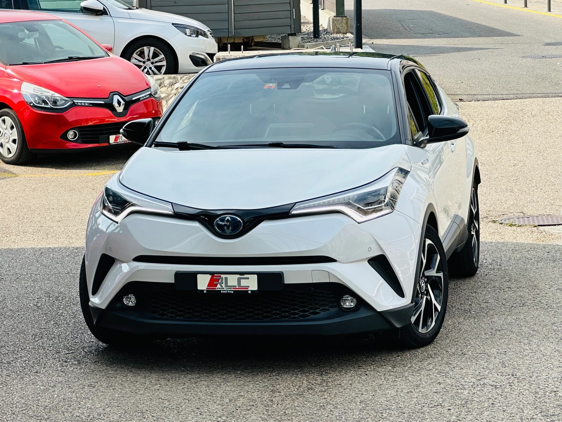 TOYOTA C-HR 1.8 HSD CVT Trend-image-1