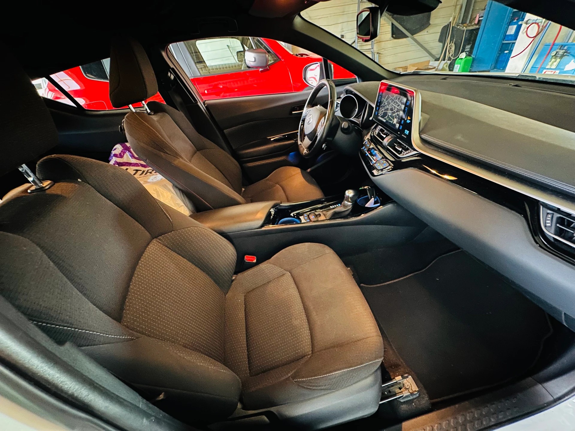 TOYOTA C-HR 1.8 HSD CVT Trend-image-14