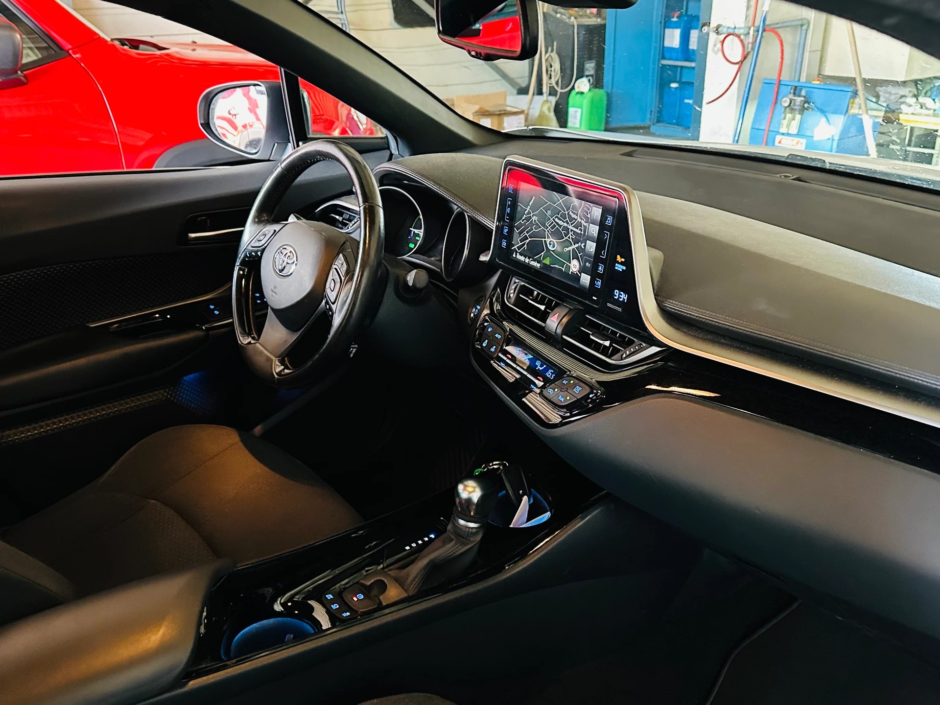 TOYOTA C-HR 1.8 HSD CVT Trend-image-15