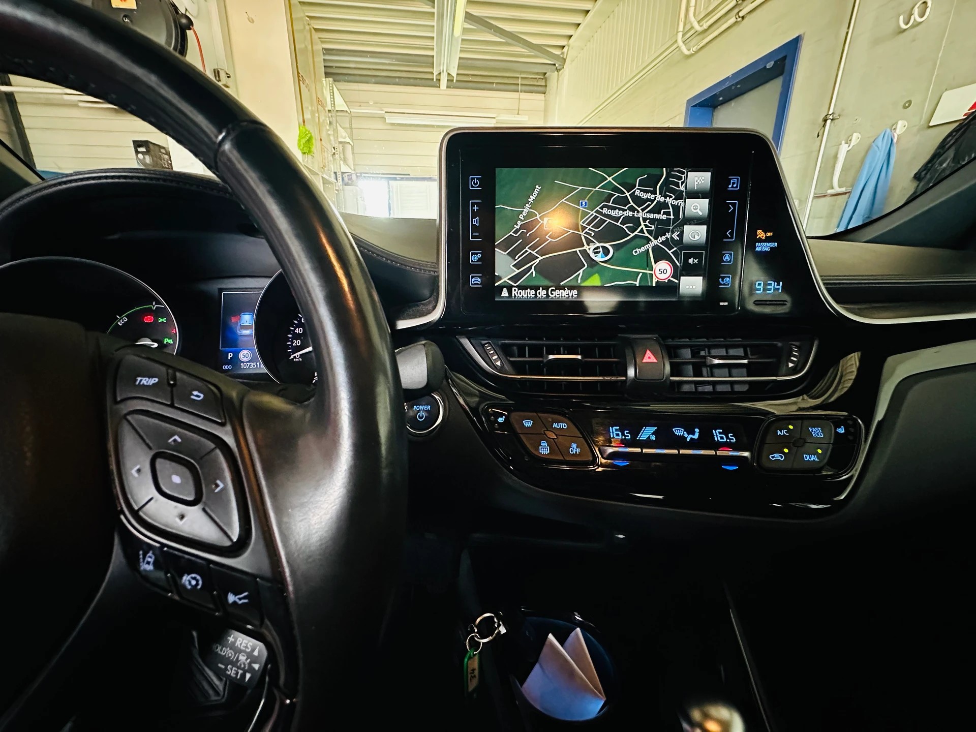 TOYOTA C-HR 1.8 HSD CVT Trend-image-13