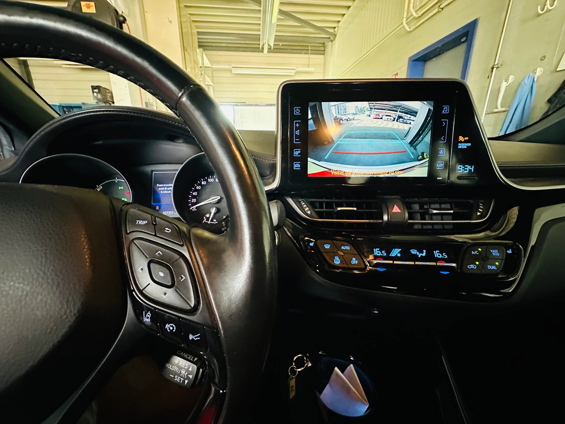 TOYOTA C-HR 1.8 HSD CVT Trend-image-11