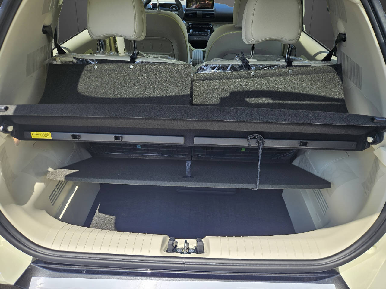 HYUNDAI Inster 49 kWh Electric Amplia-image-6