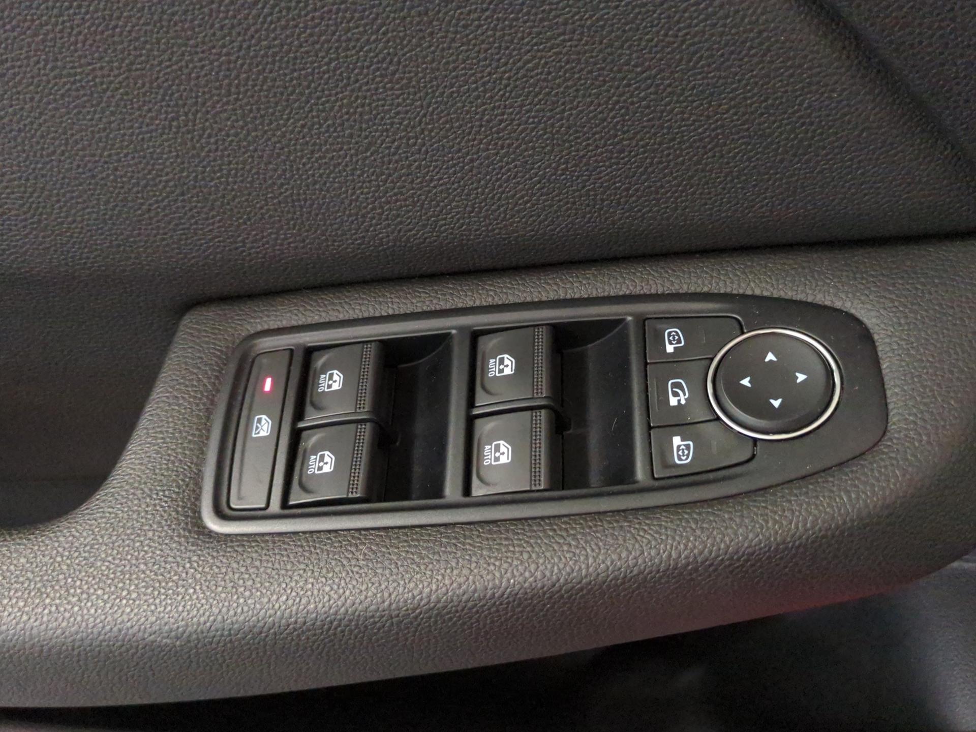 RENAULT Clio 1.6 E-Tech Intens-image-18