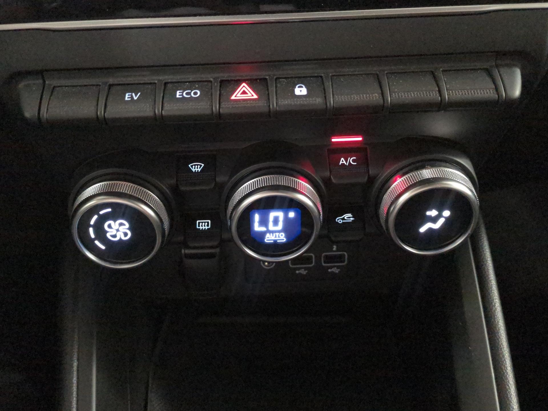 RENAULT Clio 1.6 E-Tech Intens-image-23
