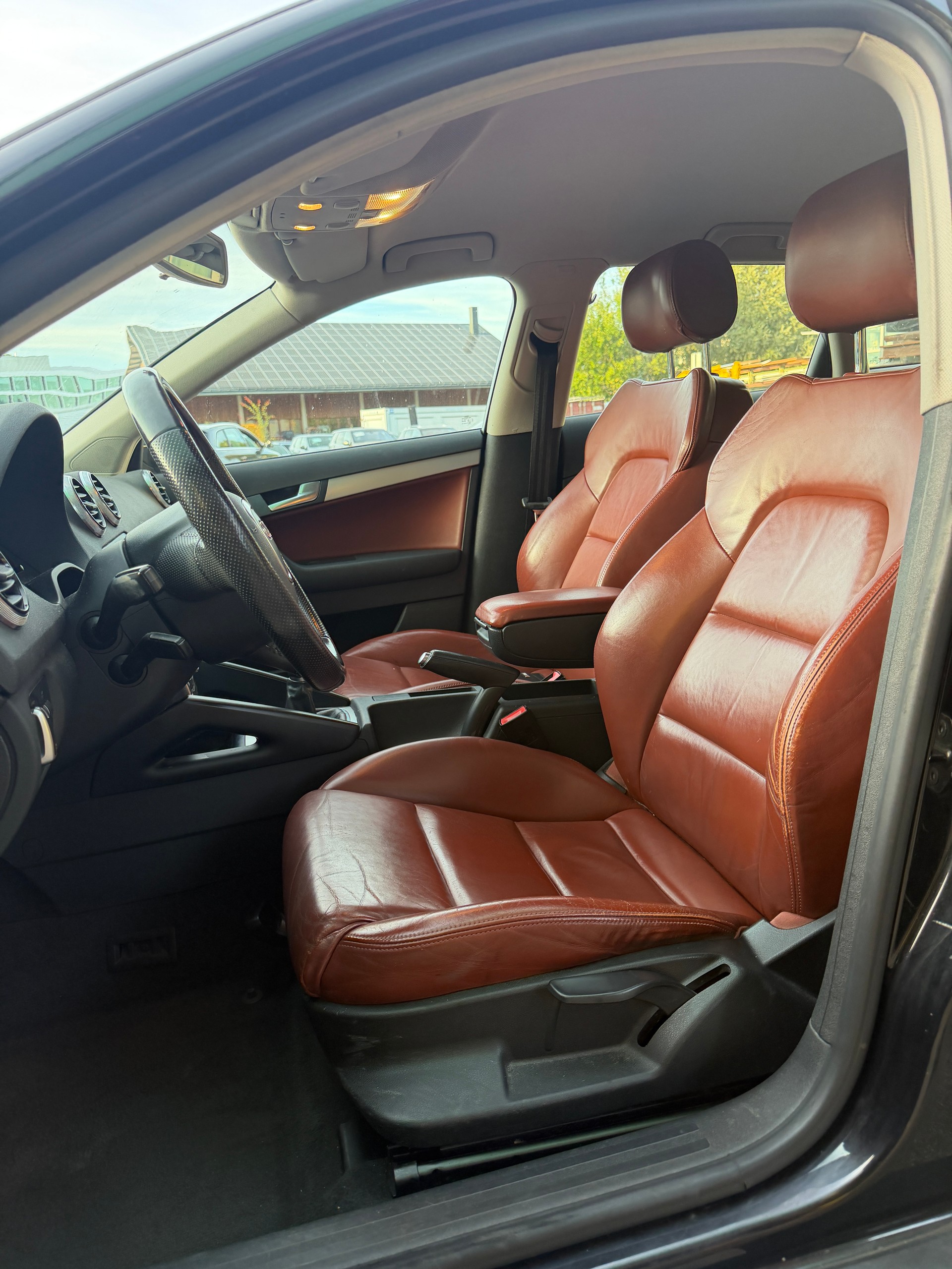 AUDI A3 Sportback 1.8 TFSI Ambition quattro-image-8