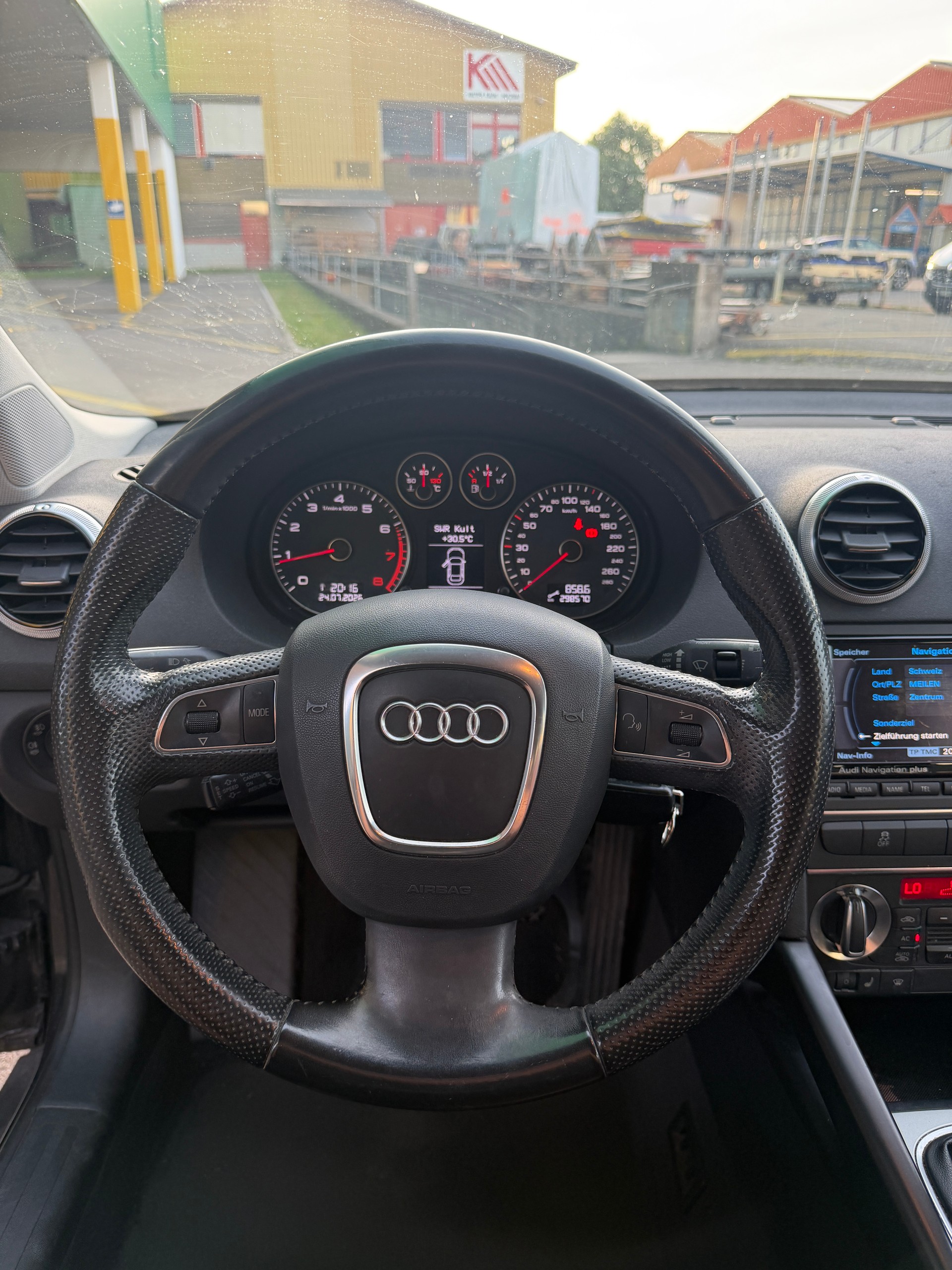 AUDI A3 Sportback 1.8 TFSI Ambition quattro-image-12