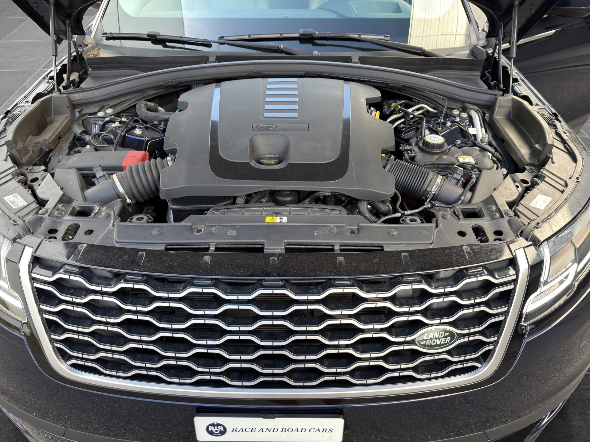 LAND ROVER Range Rover Velar 3.0 D I6 300 S-image-31