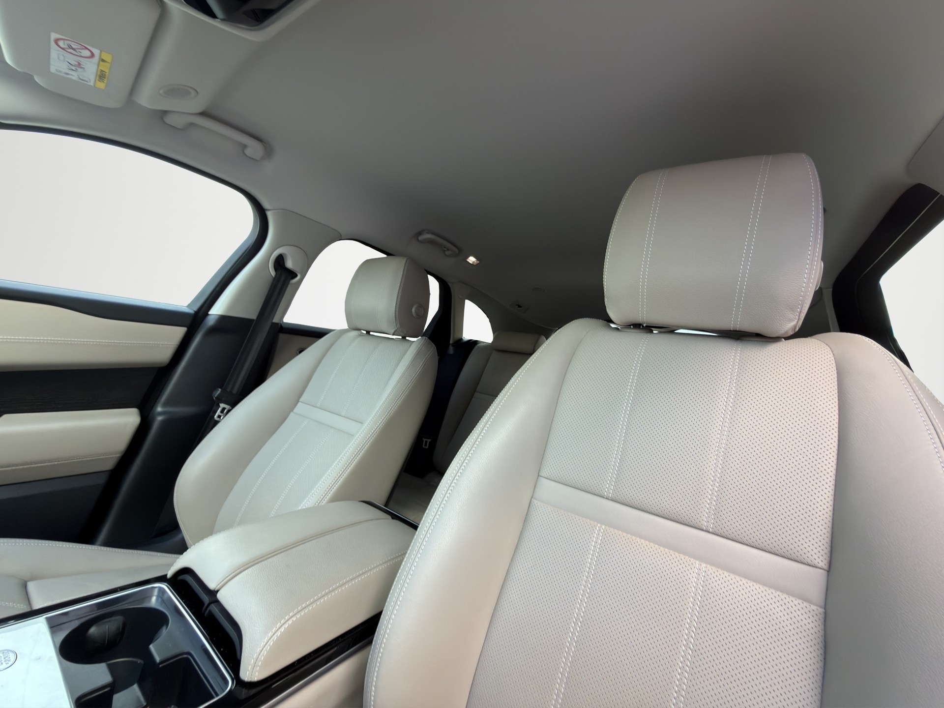 LAND ROVER Range Rover Velar 3.0 D I6 300 S-image-16