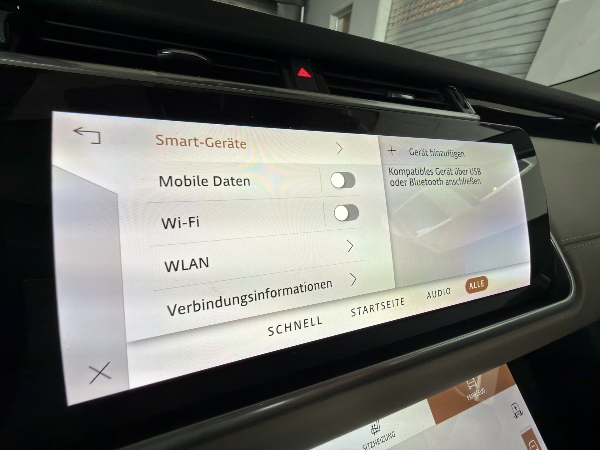 LAND ROVER Range Rover Velar 3.0 D I6 300 S-image-26