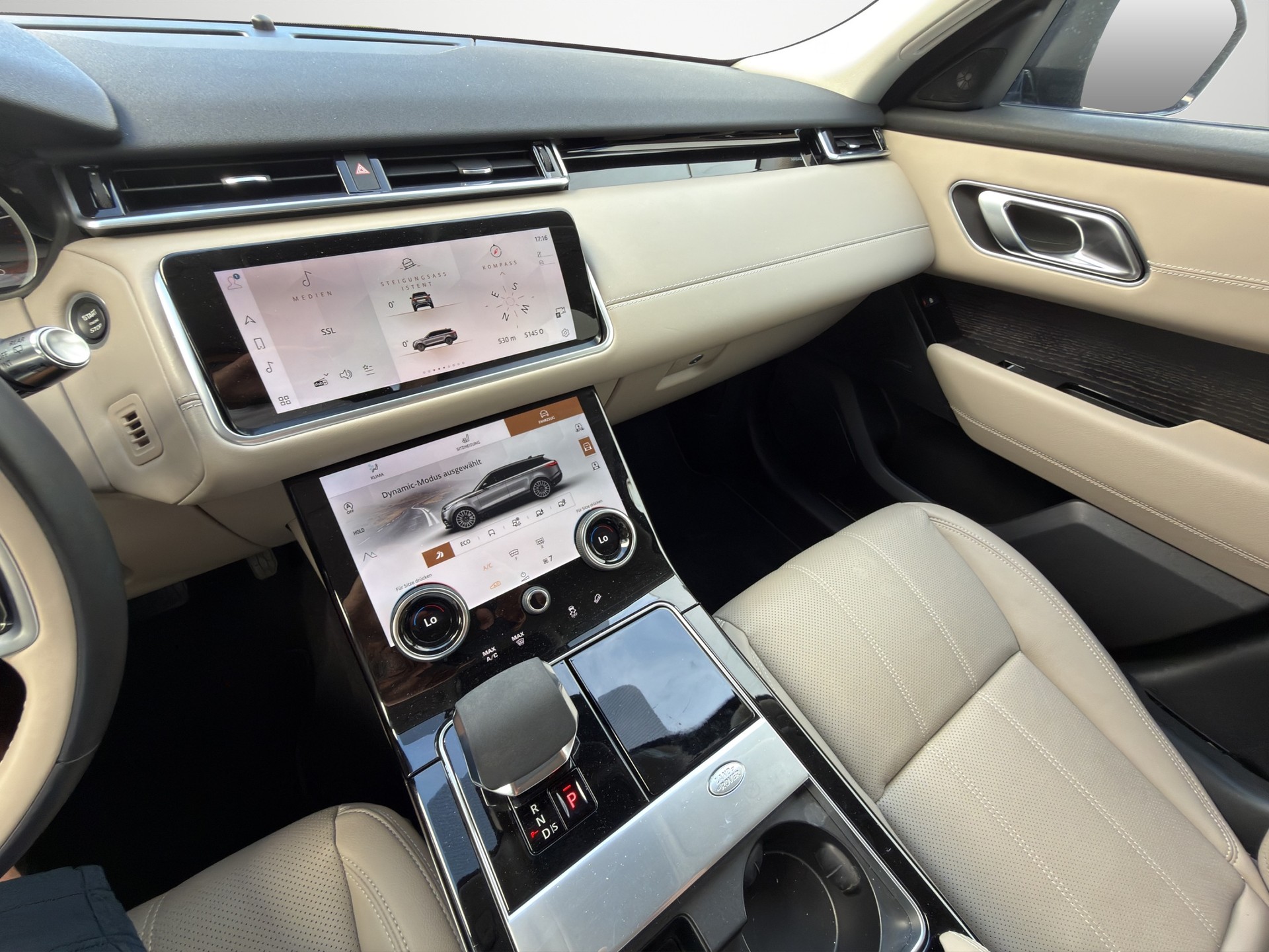 LAND ROVER Range Rover Velar 3.0 D I6 300 S-image-17