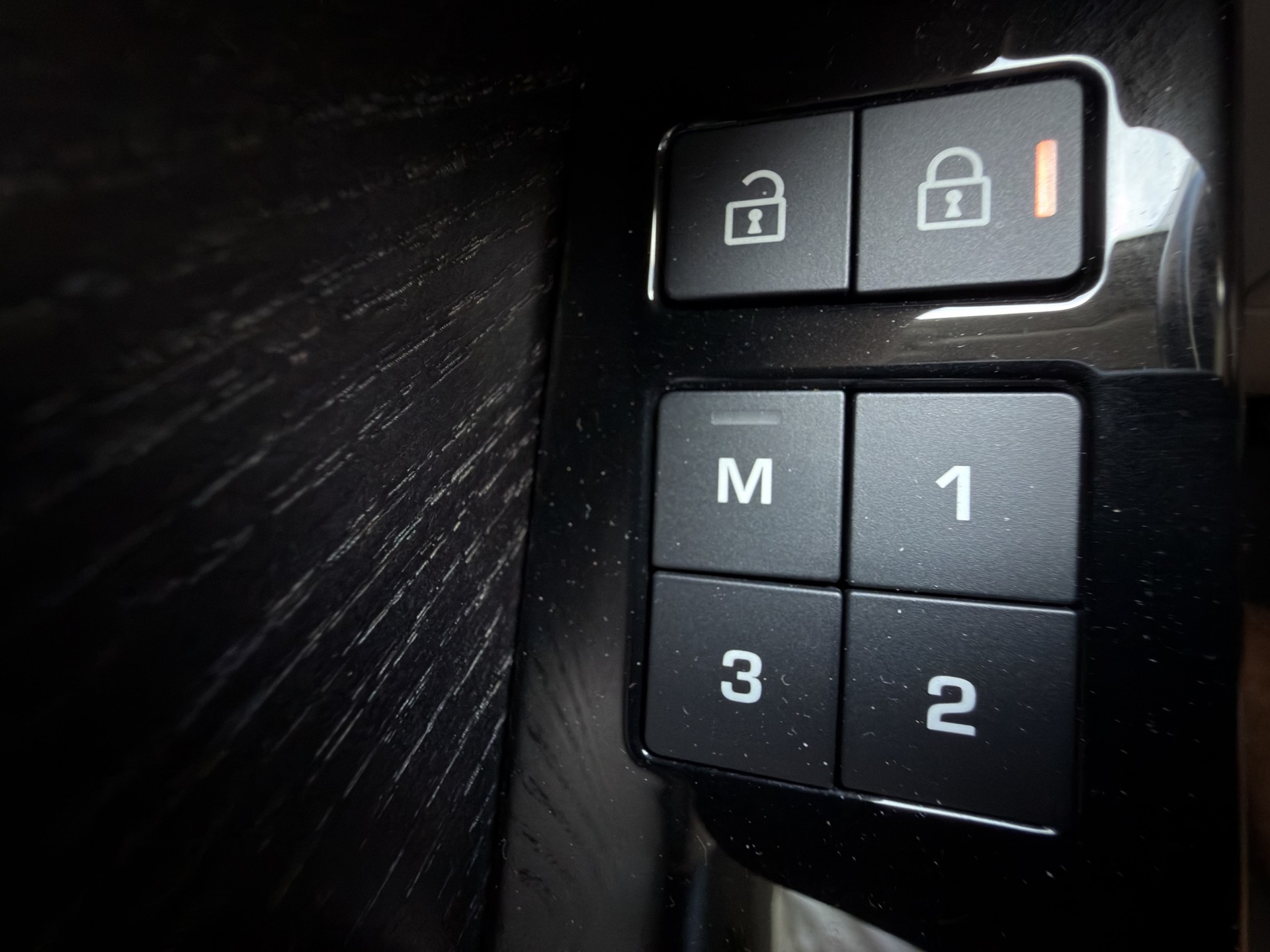 LAND ROVER Range Rover Velar 3.0 D I6 300 S-image-10