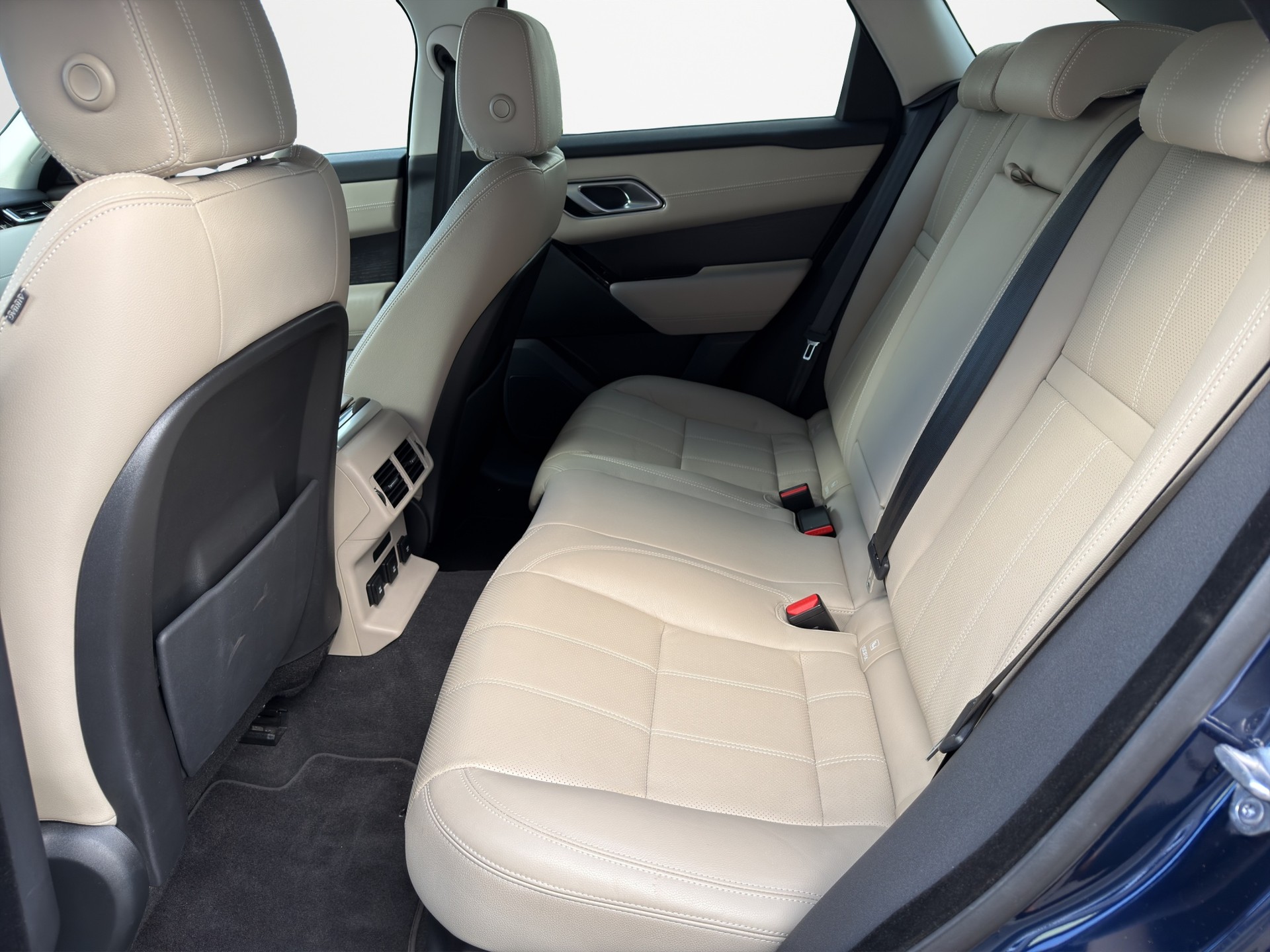 LAND ROVER Range Rover Velar 3.0 D I6 300 S-image-14
