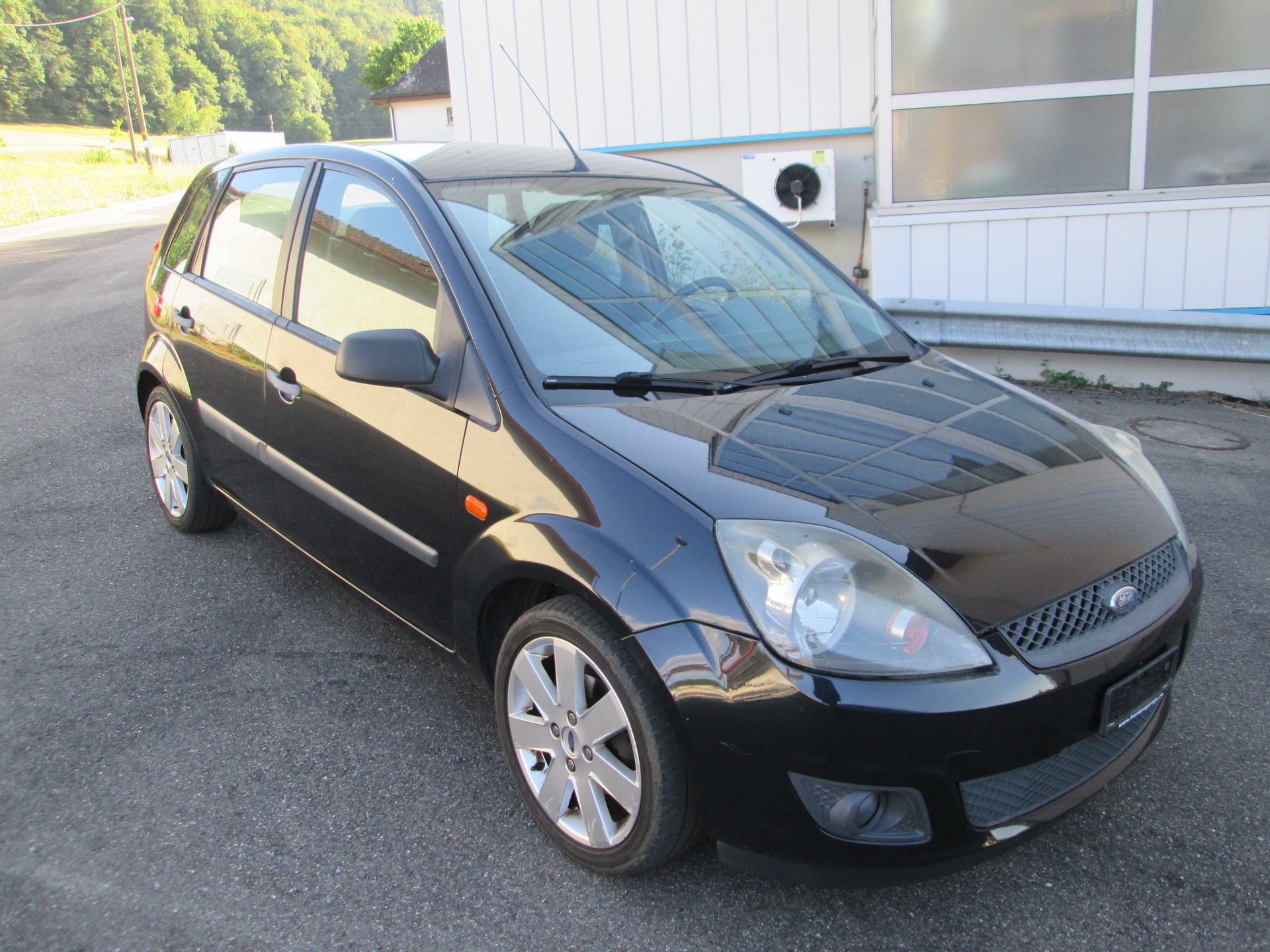 FORD Fiesta 1.4 16V Techno-image-2