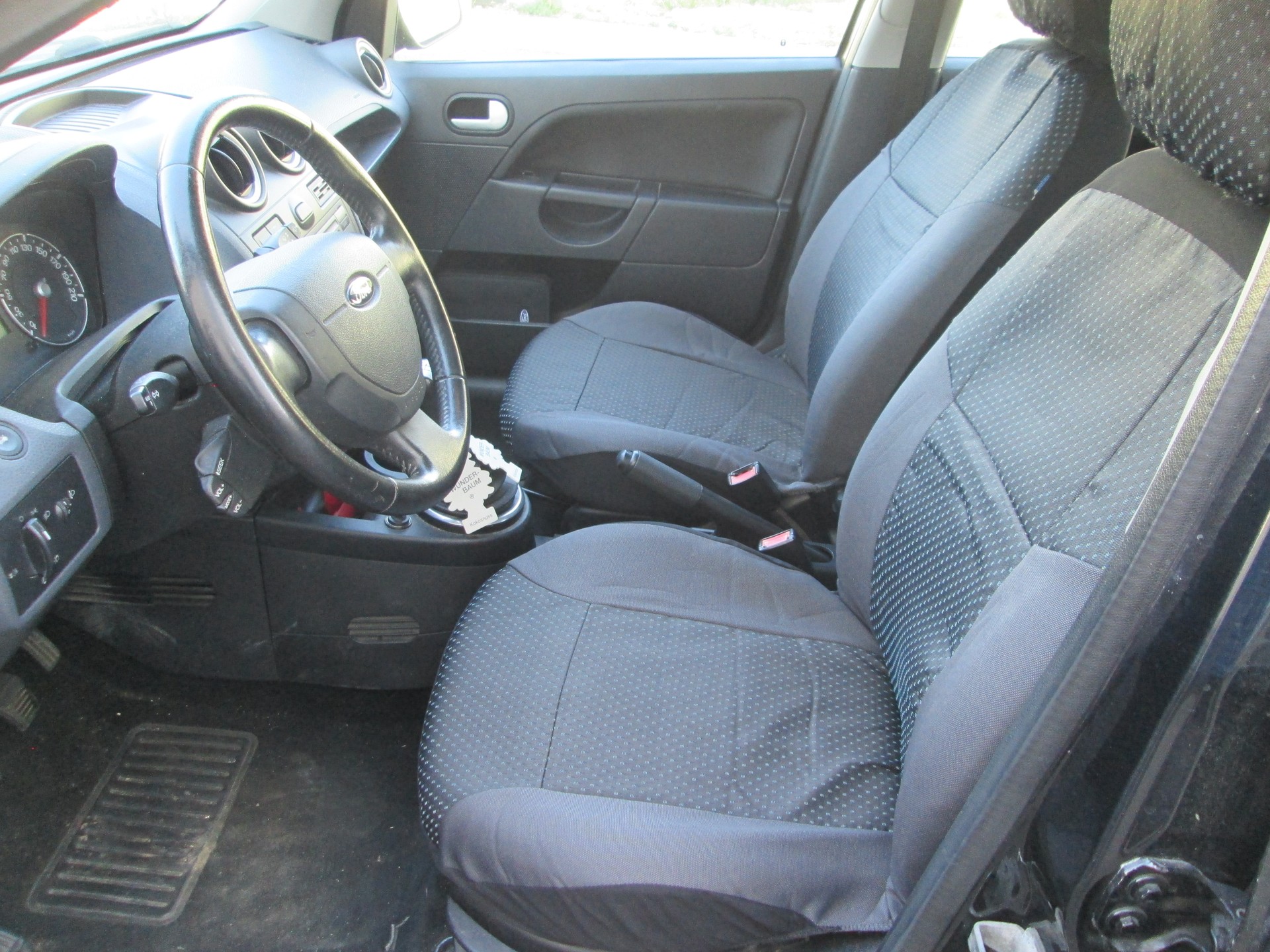 FORD Fiesta 1.4 16V Techno-image-7