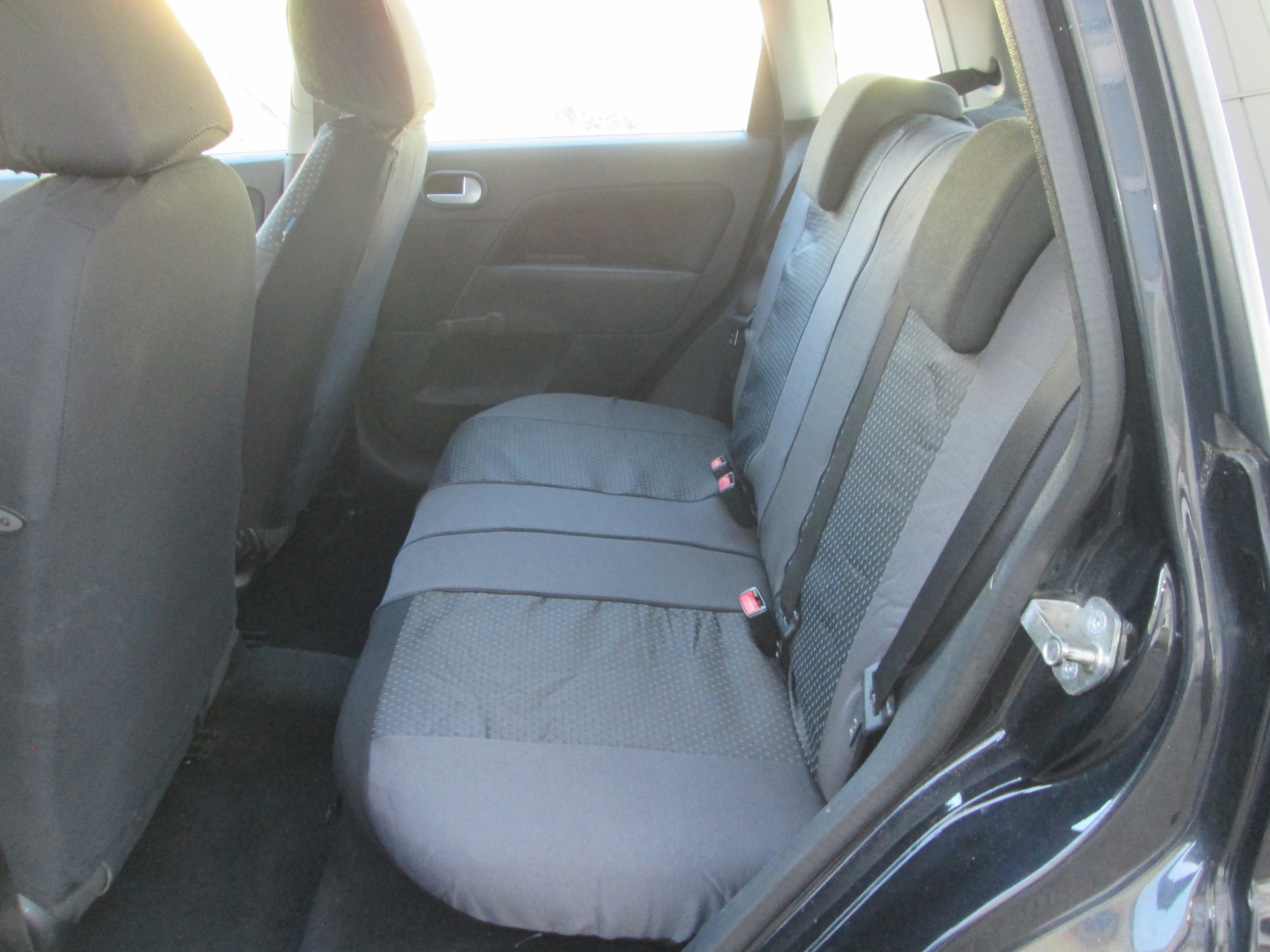 FORD Fiesta 1.4 16V Techno-image-8