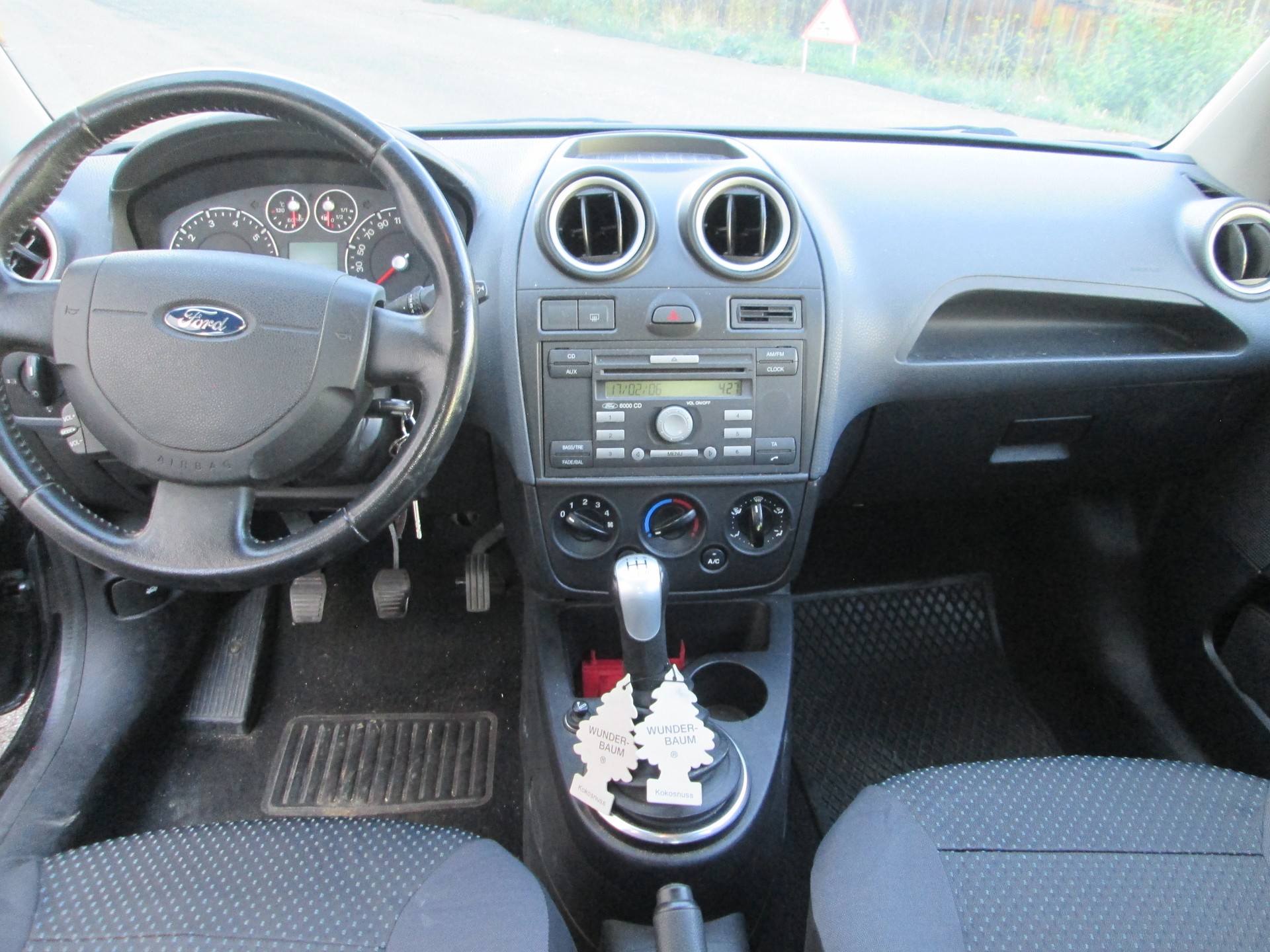 FORD Fiesta 1.4 16V Techno-image-6