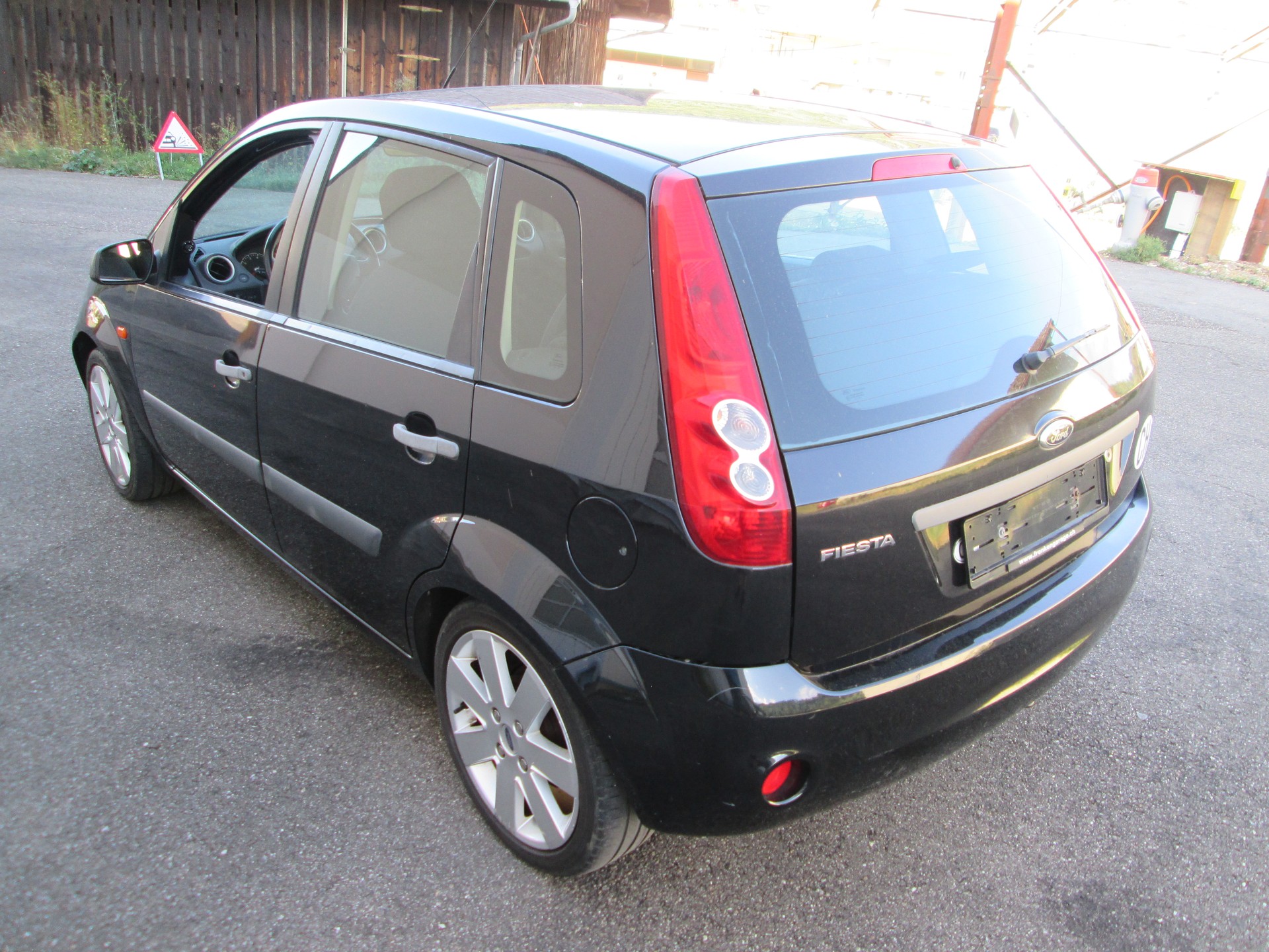 FORD Fiesta 1.4 16V Techno-image-5