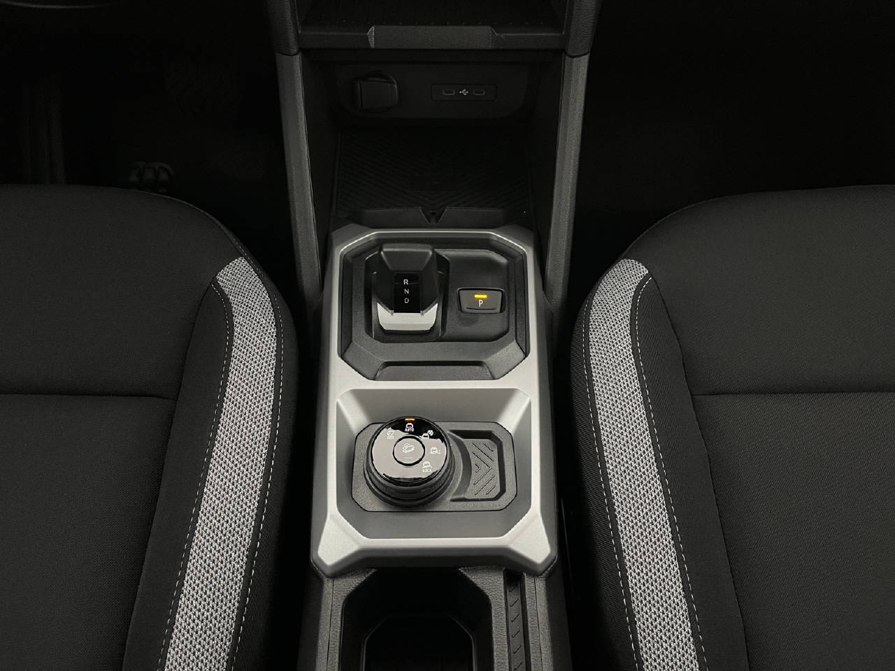 DACIA Duster 1.2 Hybrid Journey 4WD-image-12