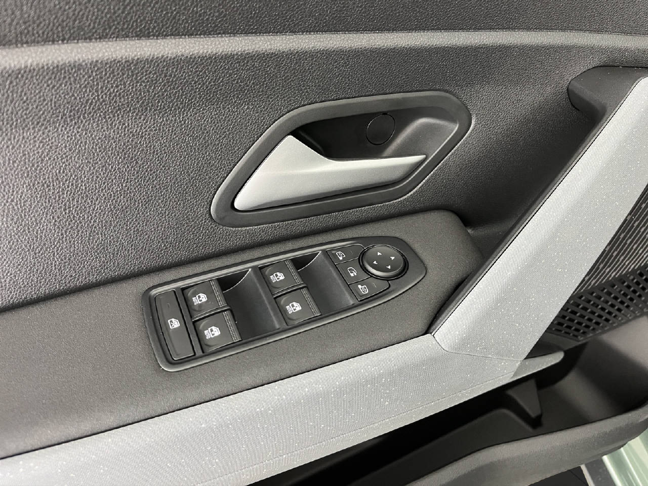 DACIA Duster 1.2 Hybrid Journey 4WD-image-13