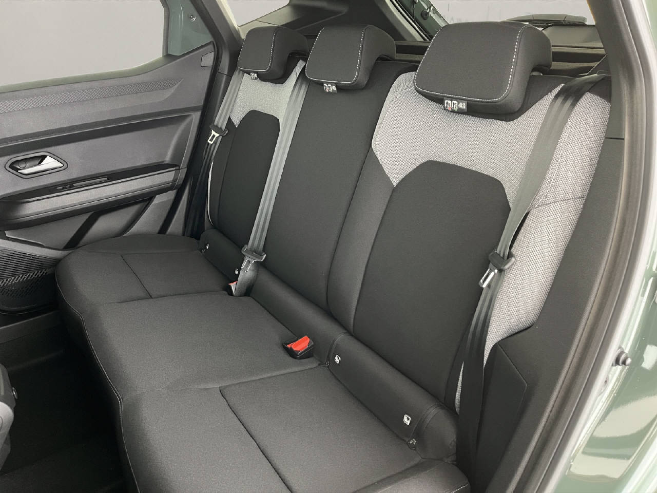 DACIA Duster 1.2 Hybrid Journey 4WD-image-16