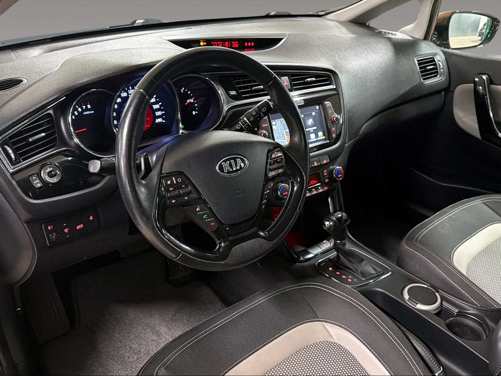 KIA Cee'd Sportswagon 1.6 GDi Style-image-8