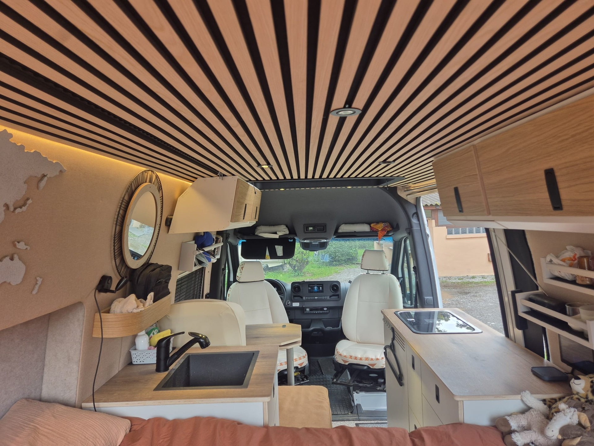 MERCEDES-BENZ Sprinter 319 CDI 4x4-image-11