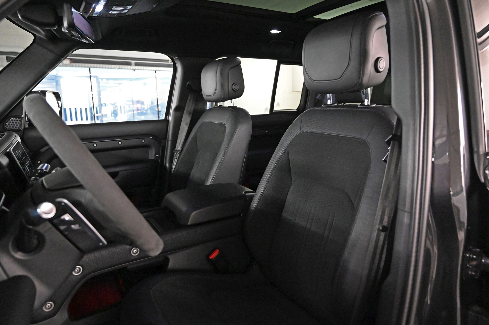 LAND ROVER Defender 110 525 V8 5.0 Carpathian Edition AT8-image-13
