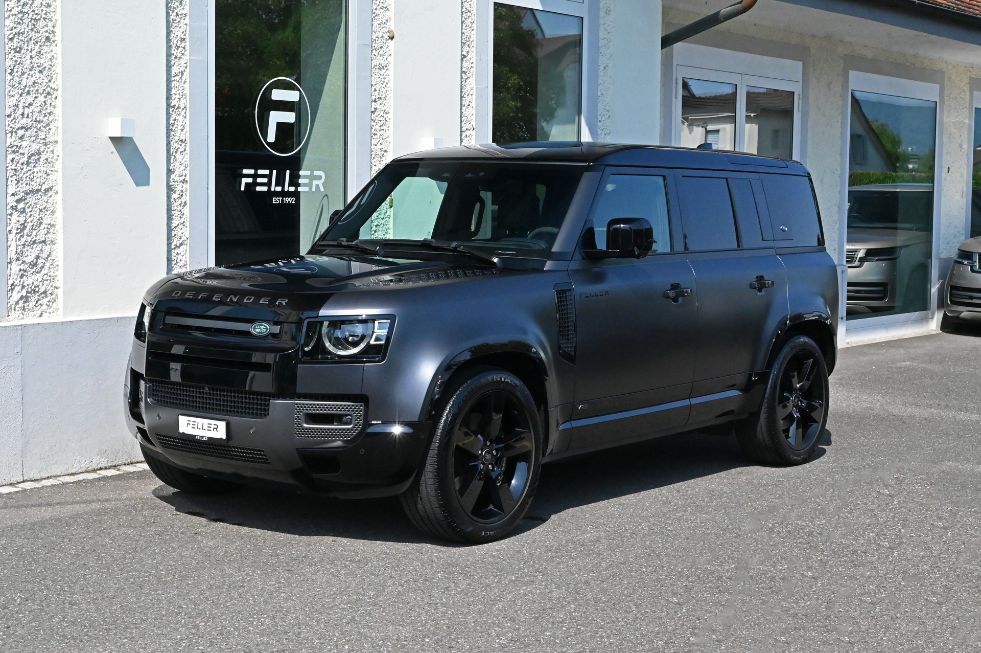 LAND ROVER Defender 110 525 V8 5.0 Carpathian Edition AT8-image-0
