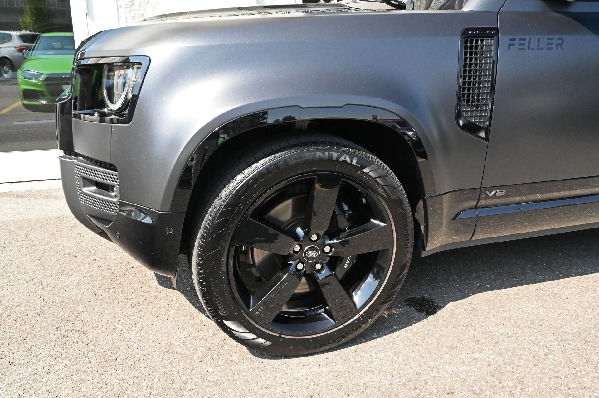 LAND ROVER Defender 110 525 V8 5.0 Carpathian Edition AT8-image-4
