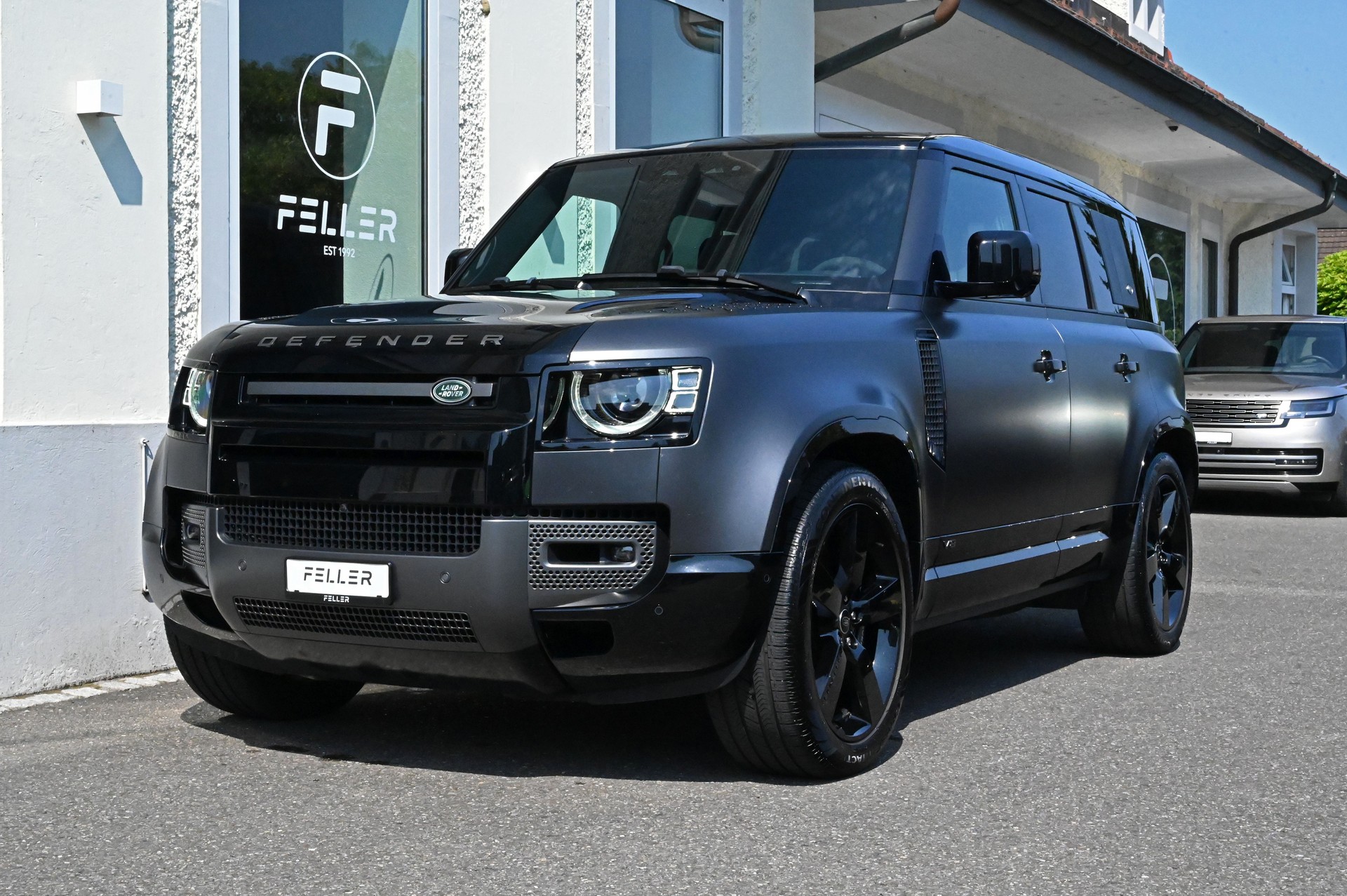 LAND ROVER Defender 110 525 V8 5.0 Carpathian Edition AT8-image-1