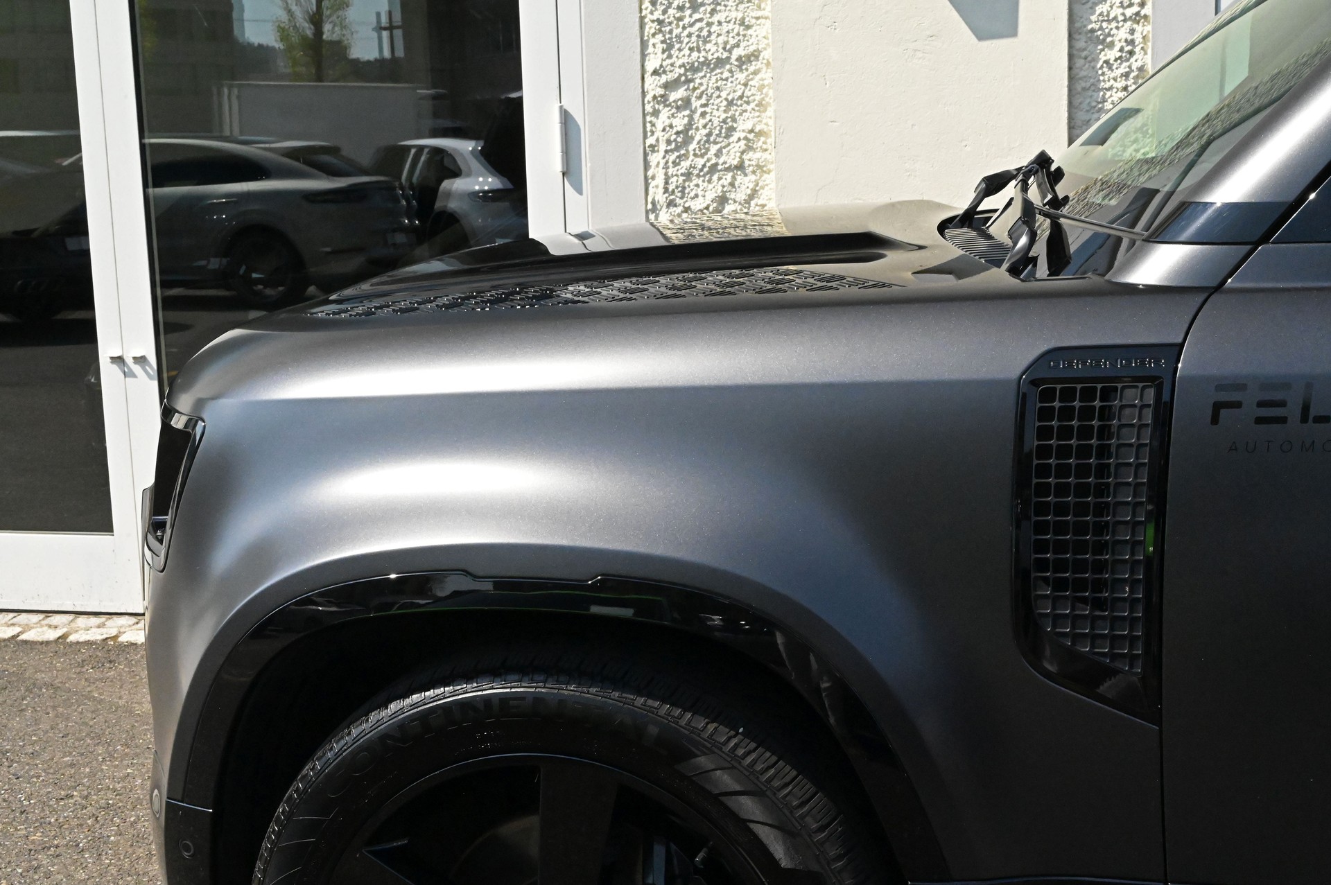 LAND ROVER Defender 110 525 V8 5.0 Carpathian Edition AT8-image-5