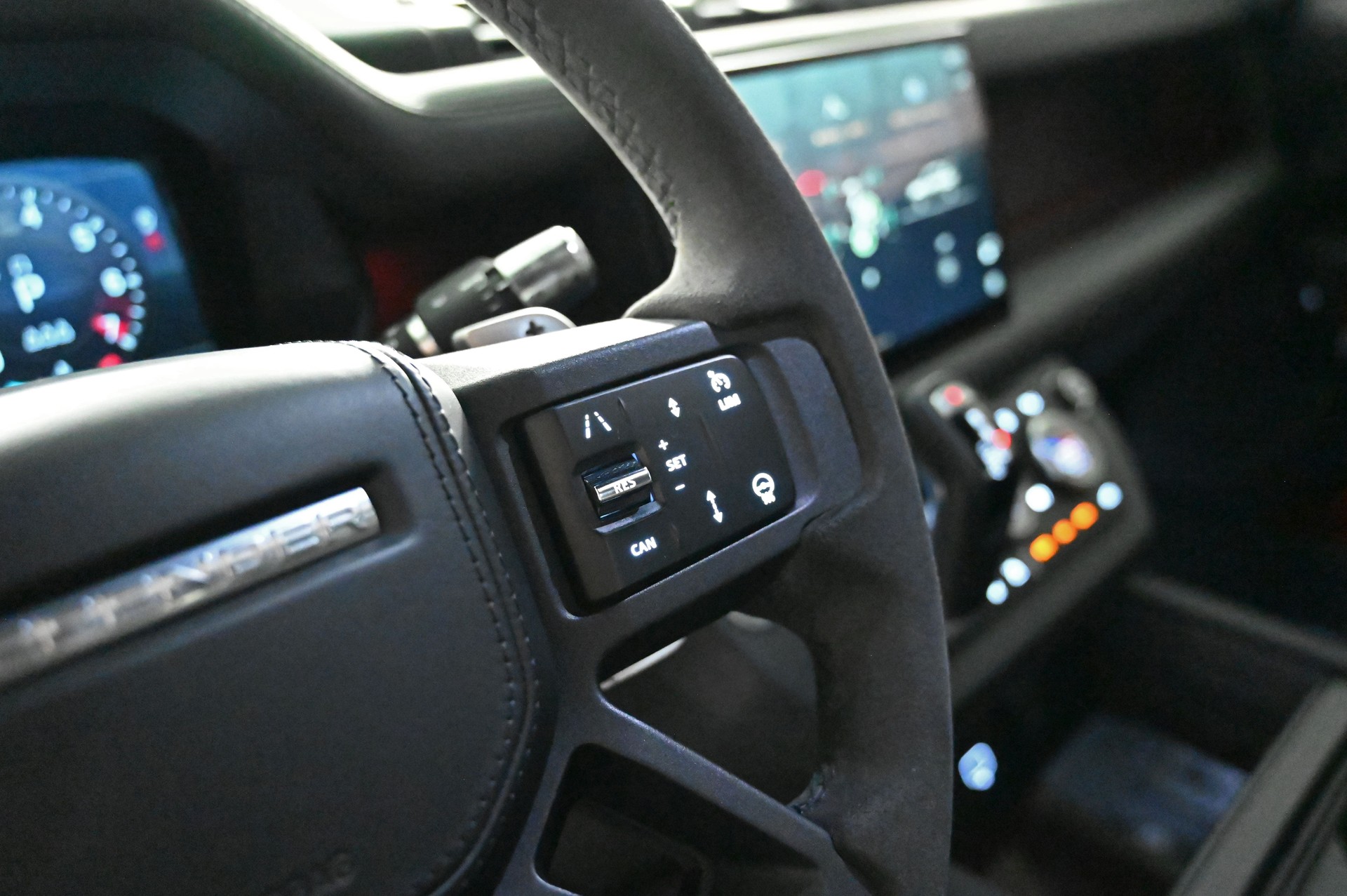 LAND ROVER Defender 110 525 V8 5.0 Carpathian Edition AT8-image-17