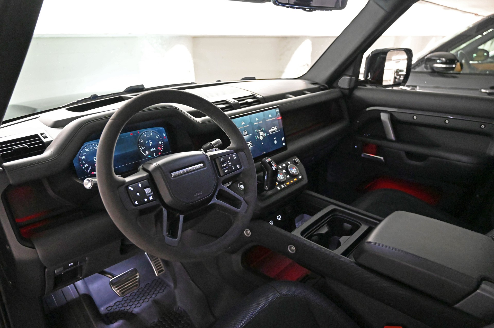 LAND ROVER Defender 110 525 V8 5.0 Carpathian Edition AT8-image-12