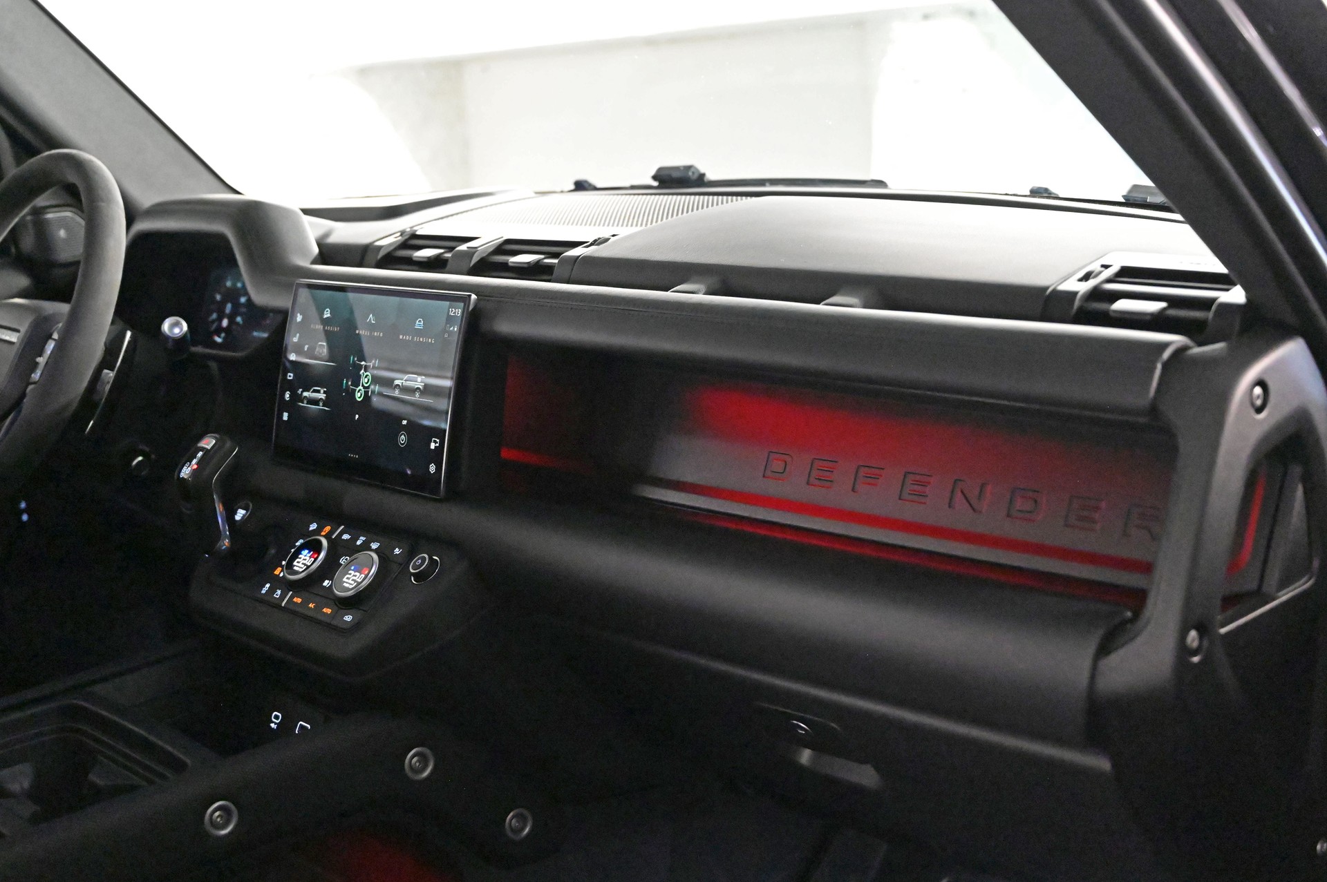LAND ROVER Defender 110 525 V8 5.0 Carpathian Edition AT8-image-23